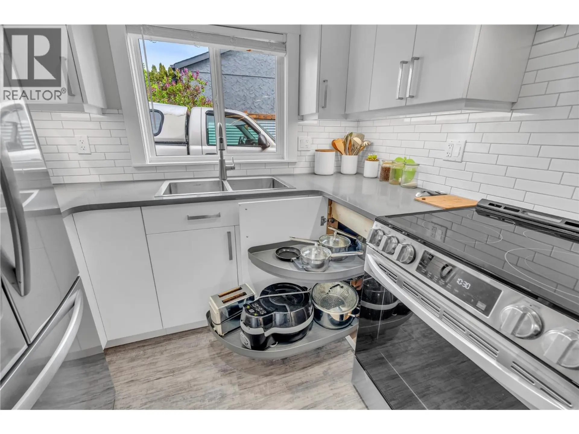 Property at 985 Moosejaw Street, Penticton, BC