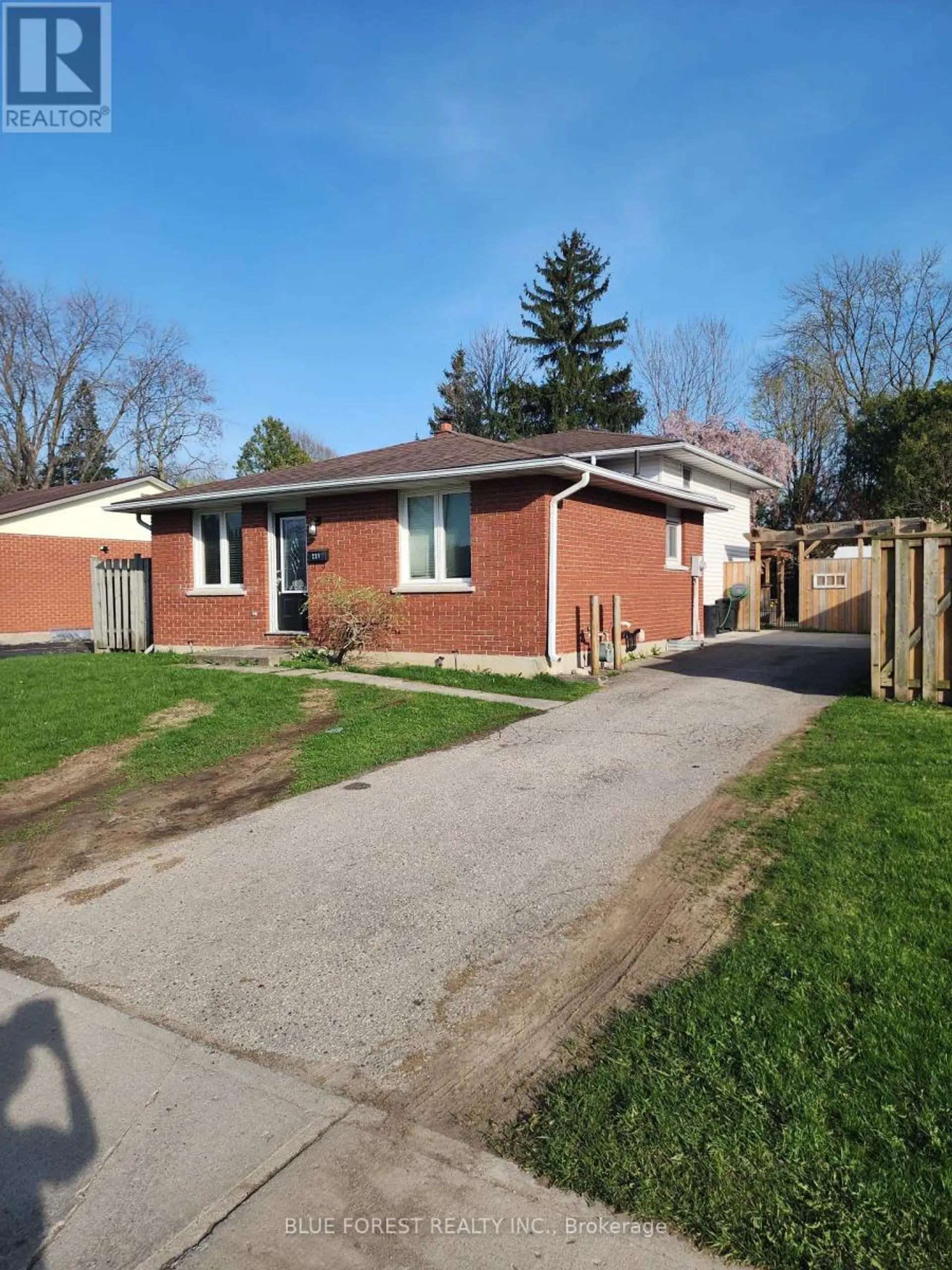 221 ADMIRAL DRIVE - Image 2