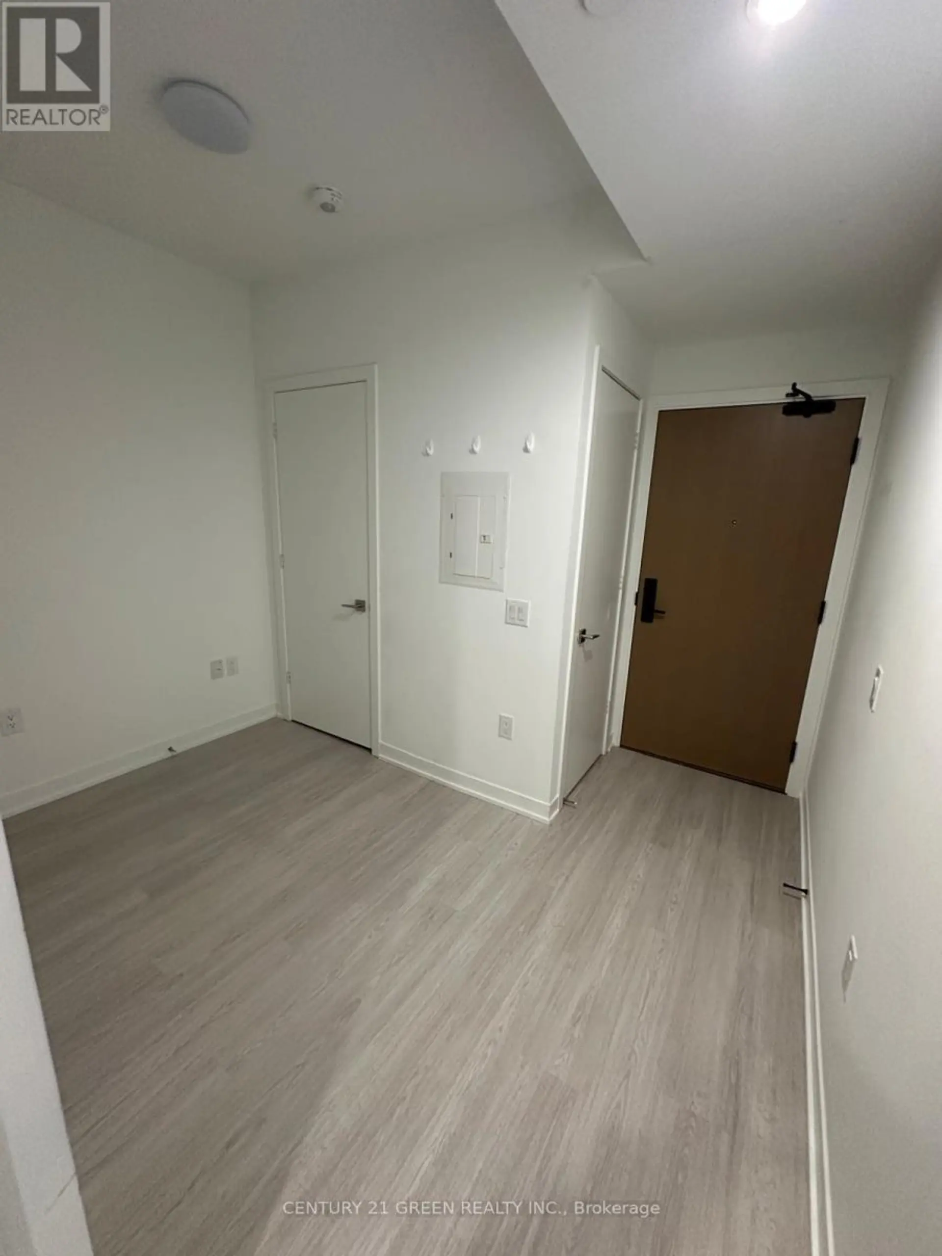#414 195 MCCAUL STREET - Image 2