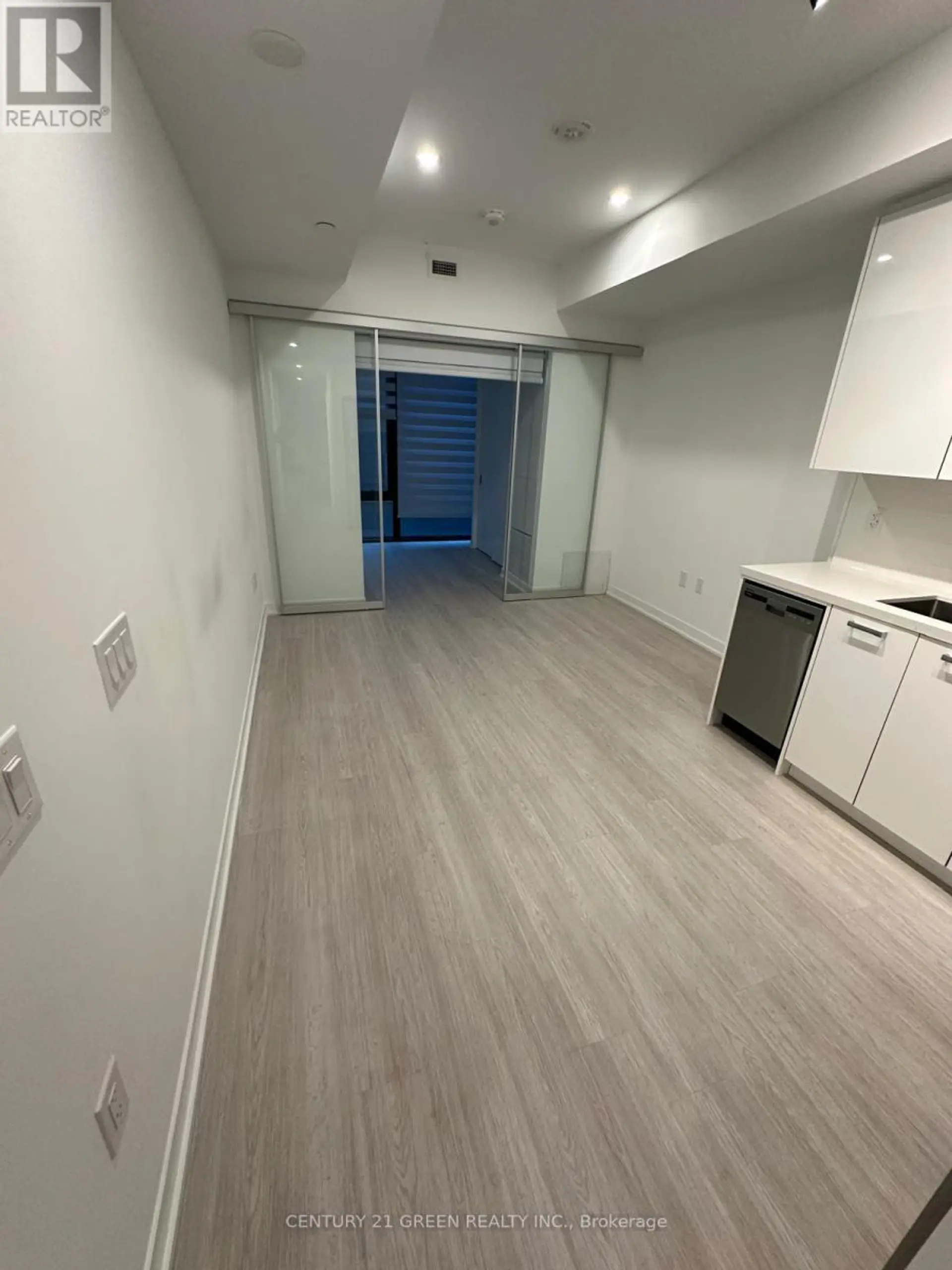 #414 195 MCCAUL STREET - Image 3