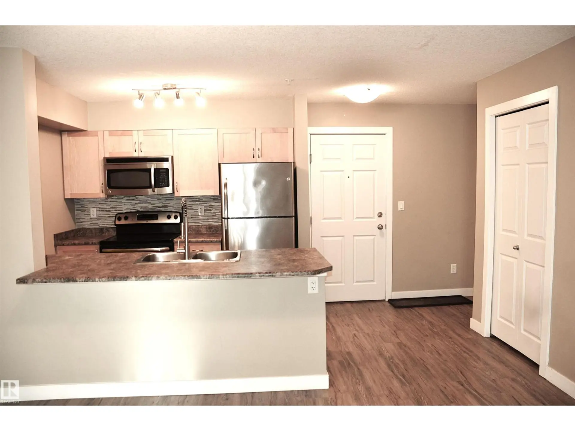 #103 920 156 ST NW NW - Image 3