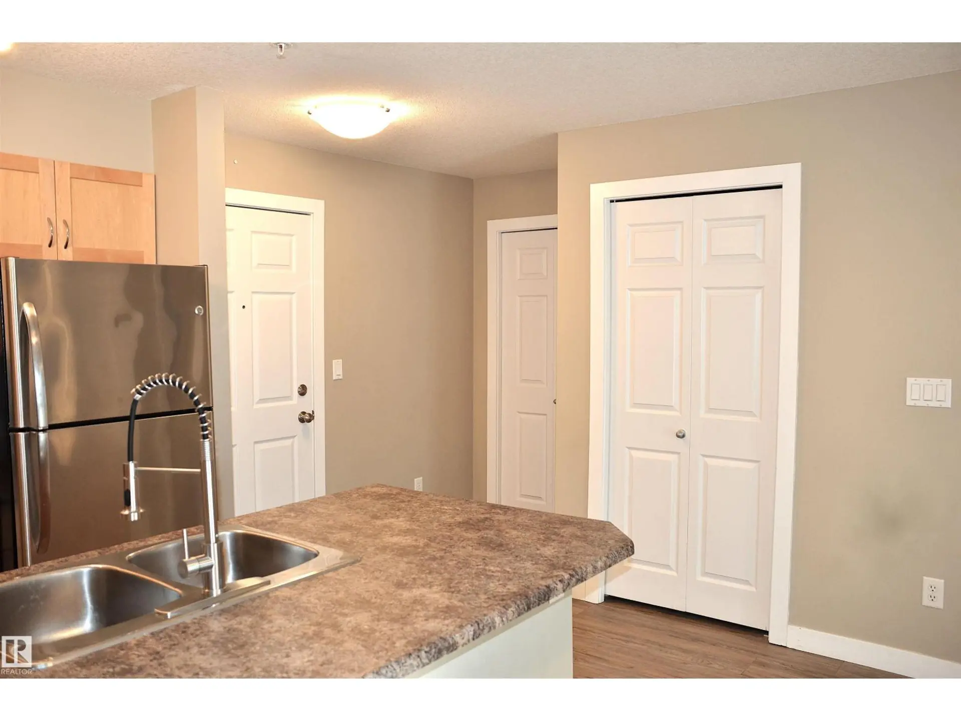 #103 920 156 ST NW NW - Image 4