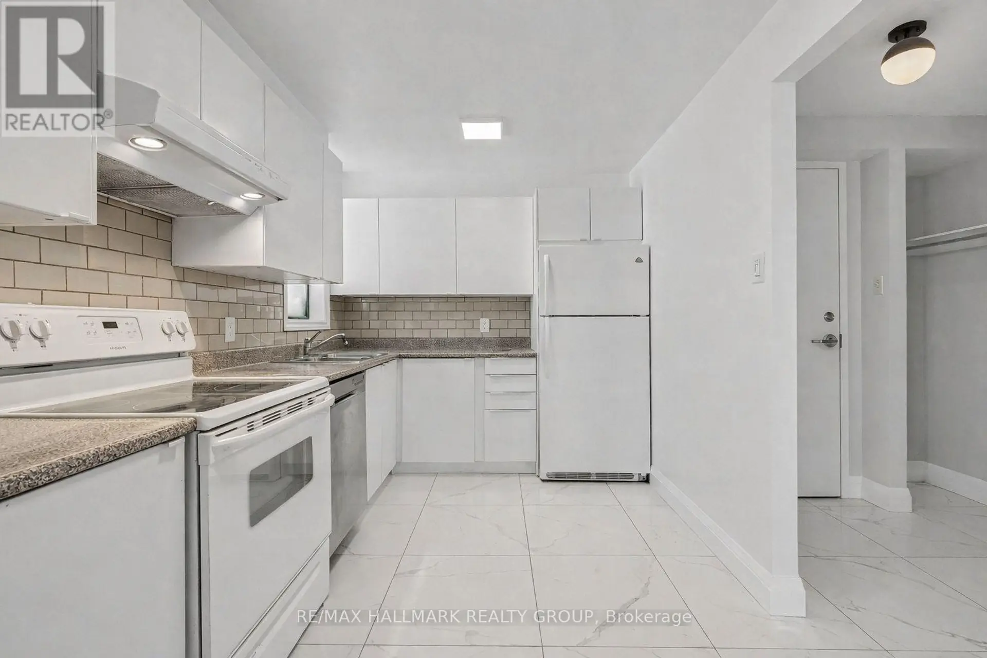 #801 1440 HERON ROAD - Image 4
