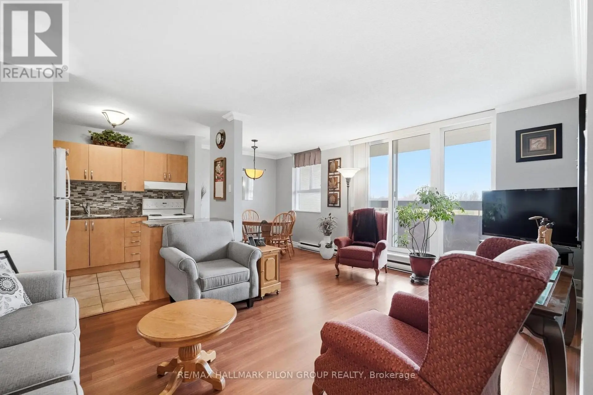 #508 2000 JASMINE CRESCENT - Image 3