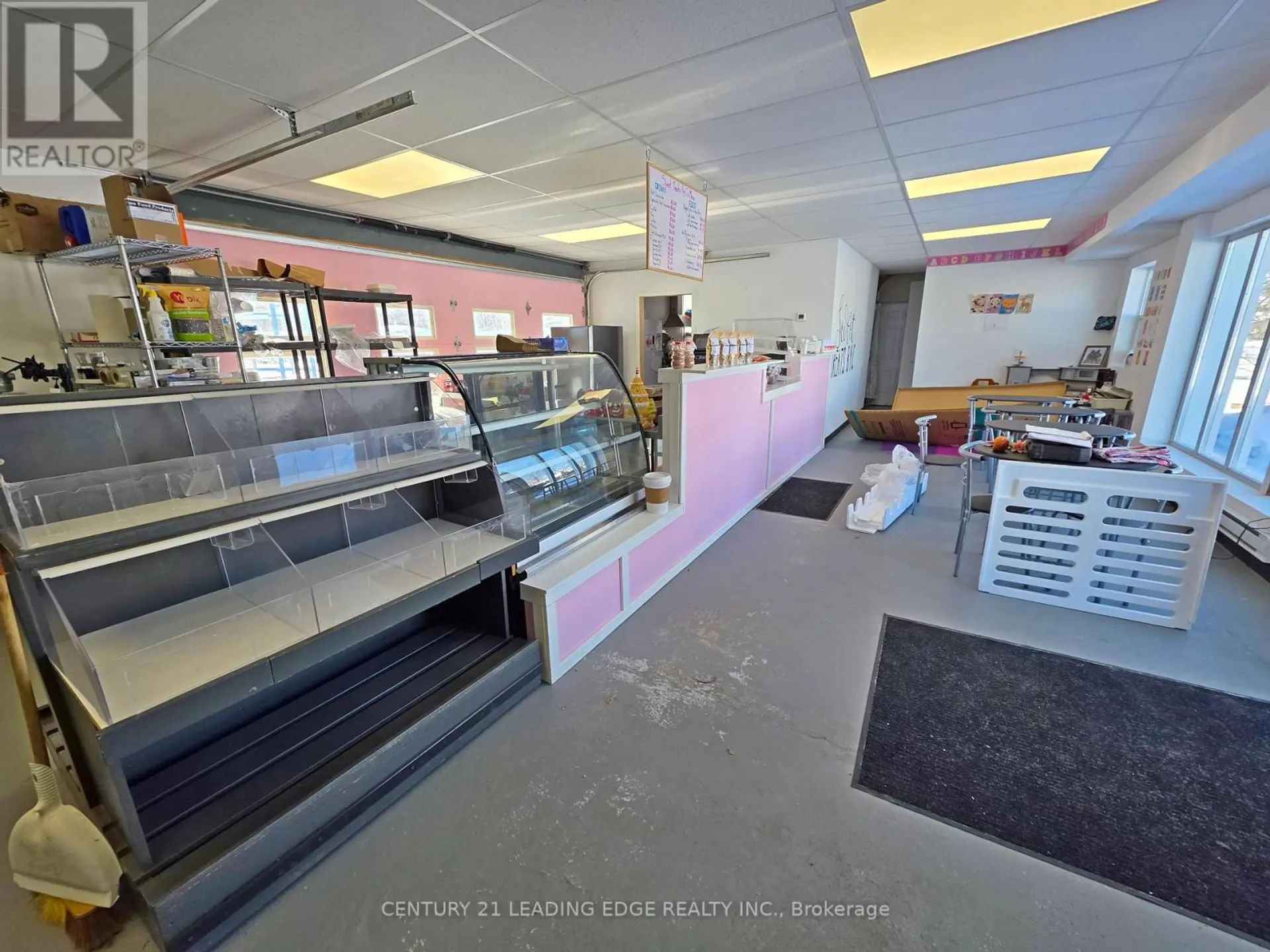 1035 METRO ROAD N - Image 11