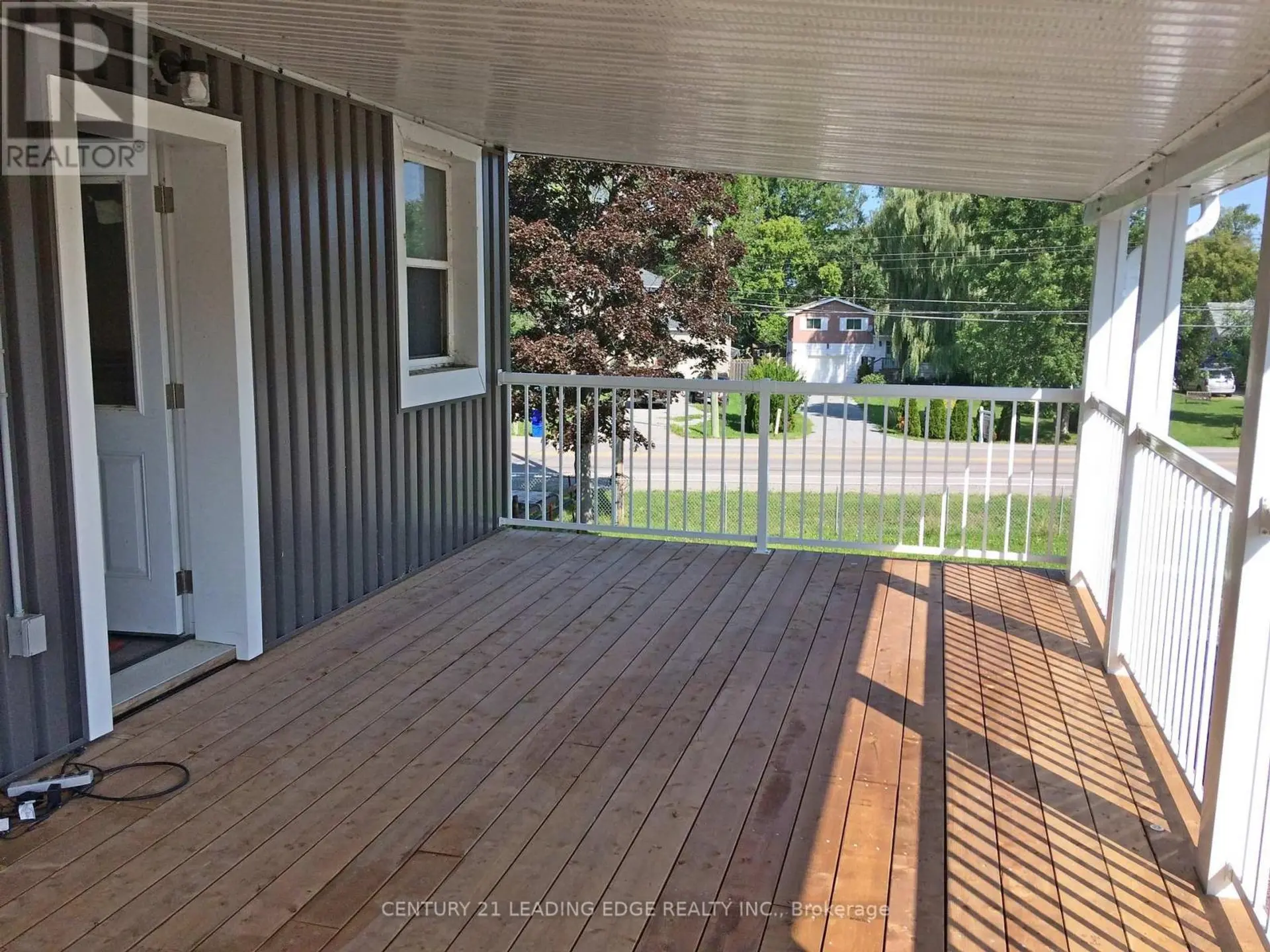 1035 METRO ROAD N - Image 13