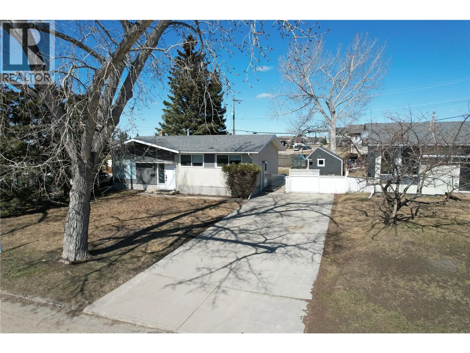 Property at 1916 90 Avenue, Dawson Creek, BC