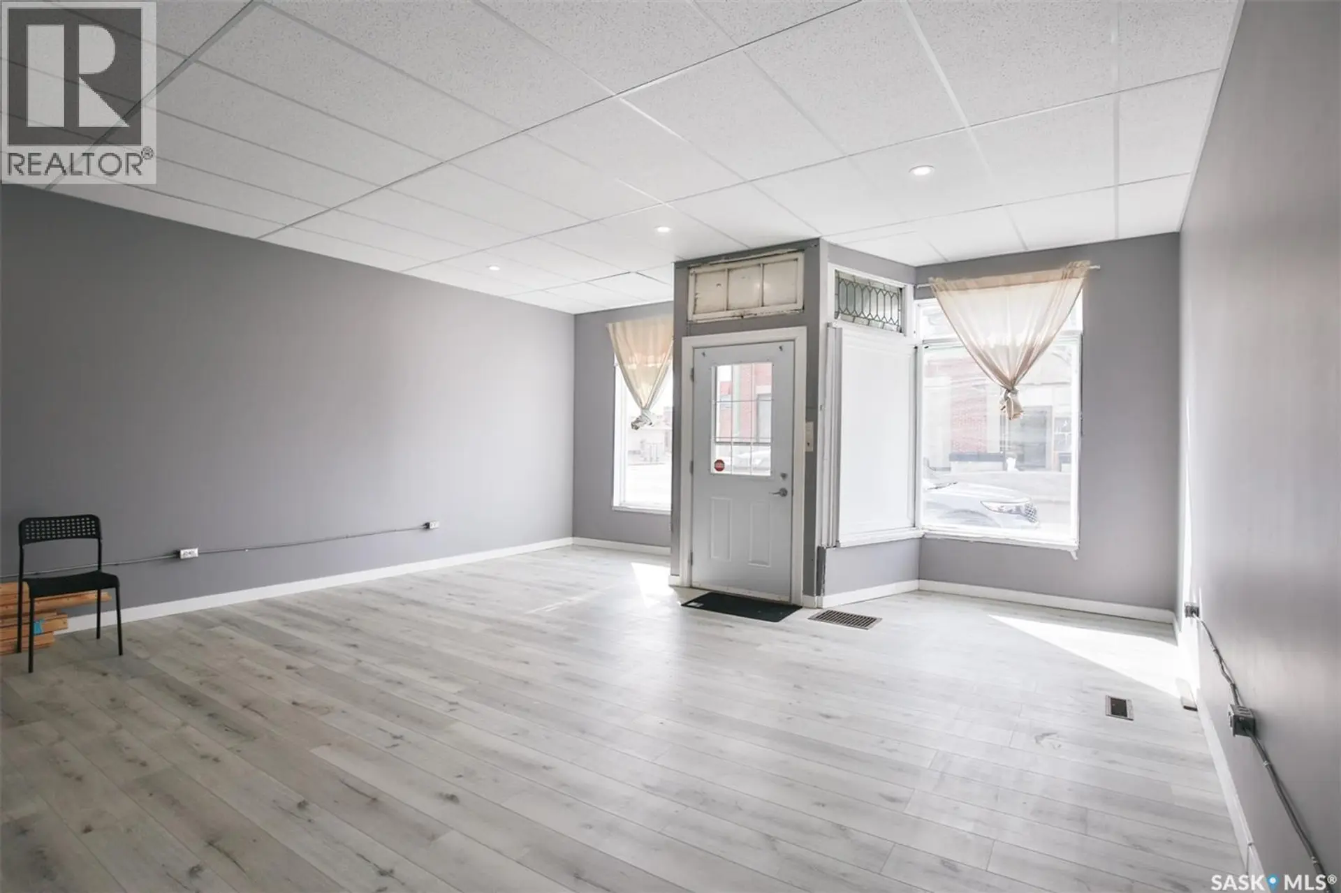 306 Fairford STREET W - Image 3