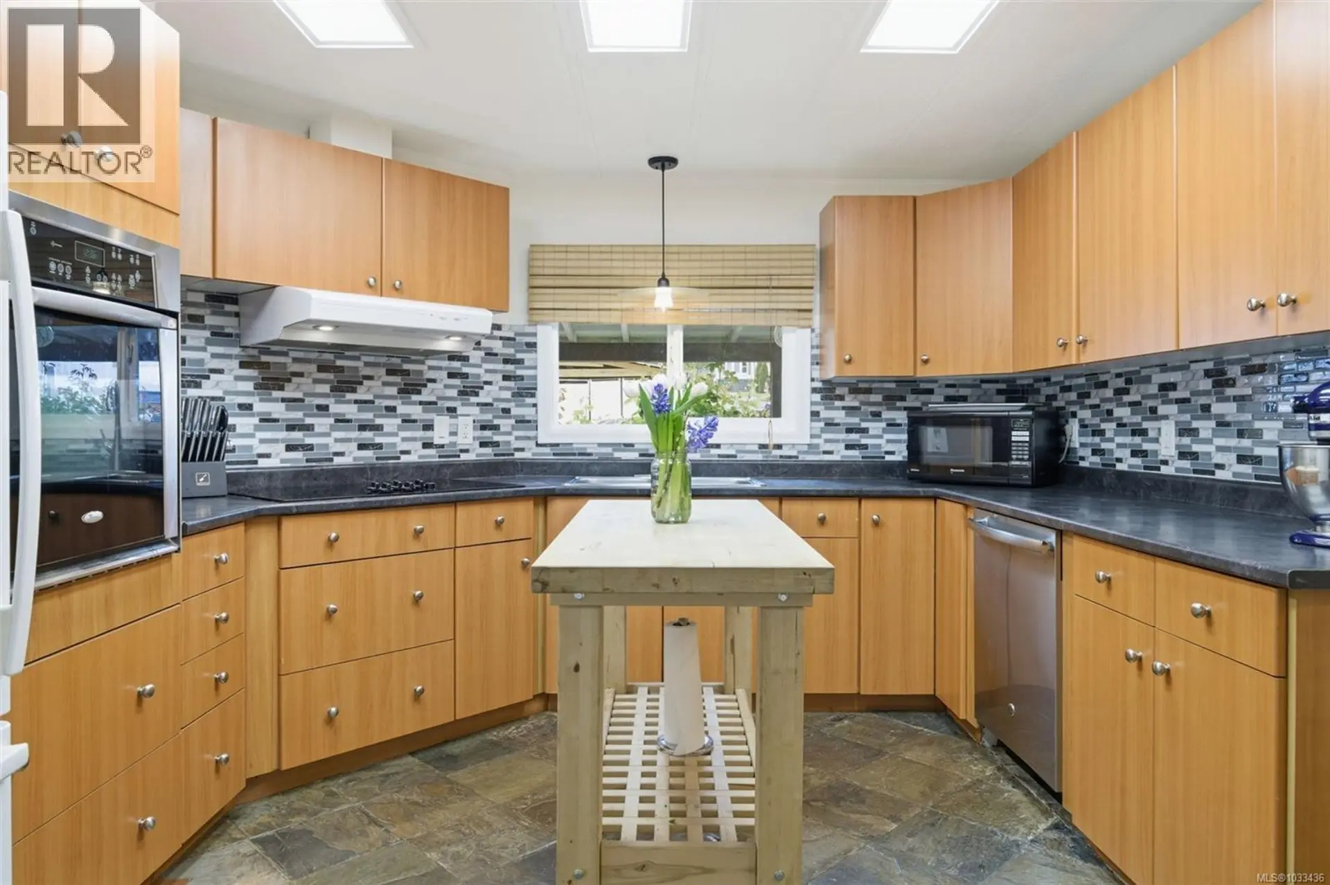 Property at #2 124 Cooper Rd, View Royal, BC