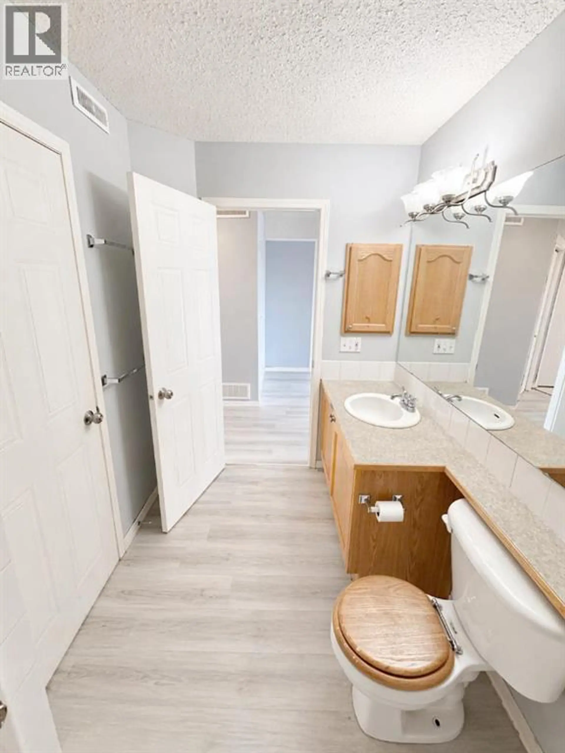 #323 103 STRATHAVEN Drive E - Image 8
