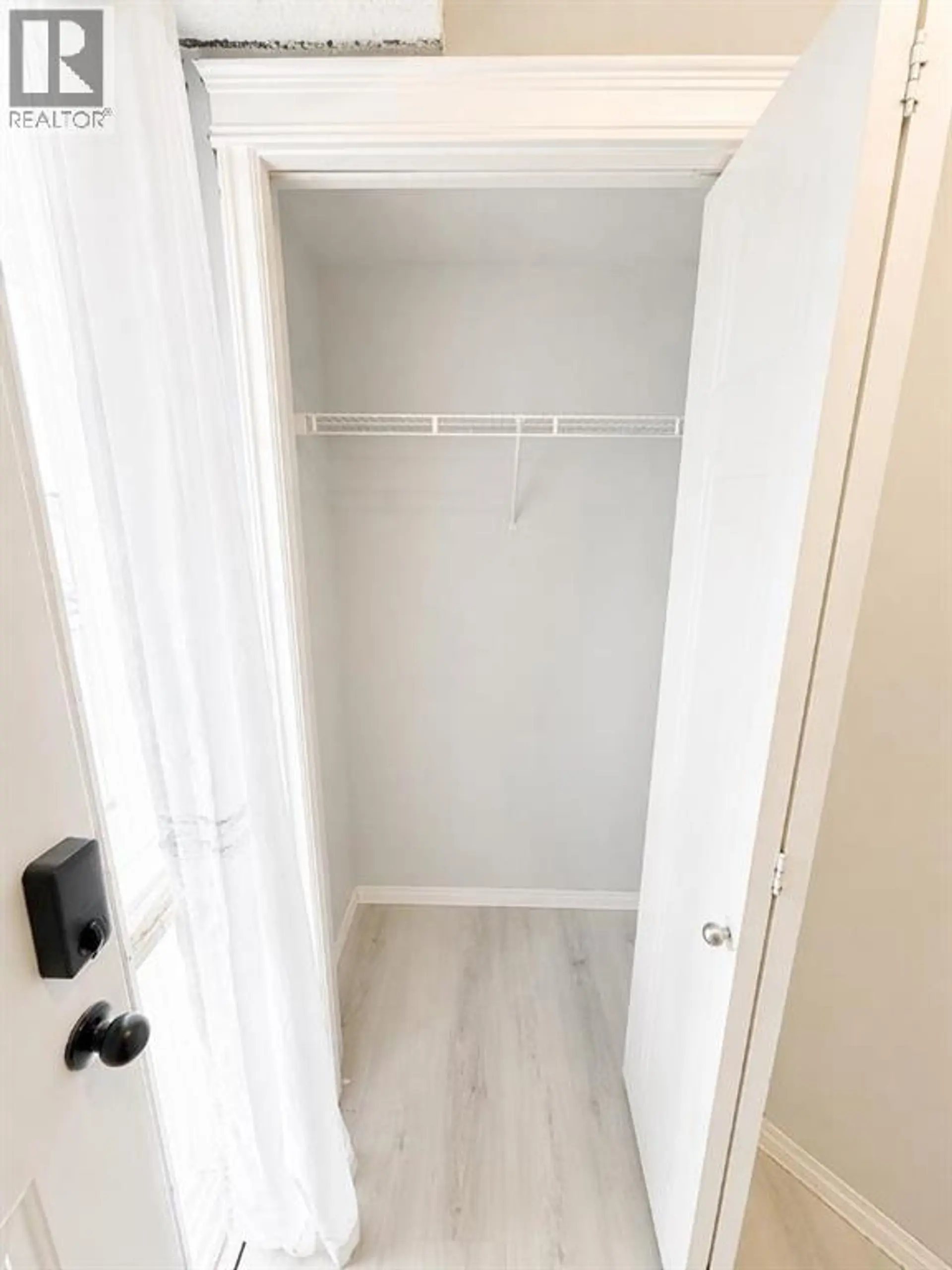 #323 103 STRATHAVEN Drive E - Image 4