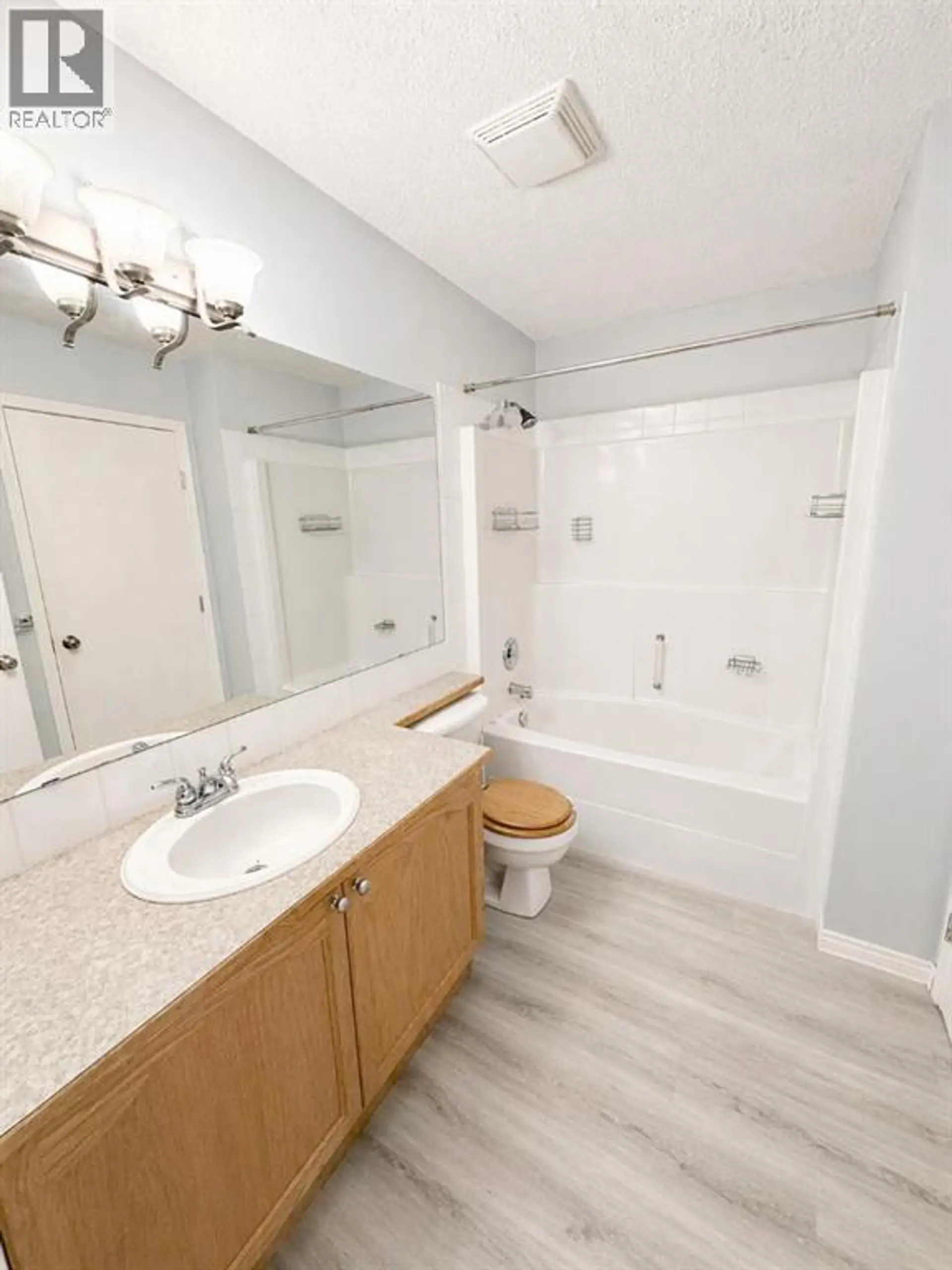 #323 103 STRATHAVEN Drive E - Image 7