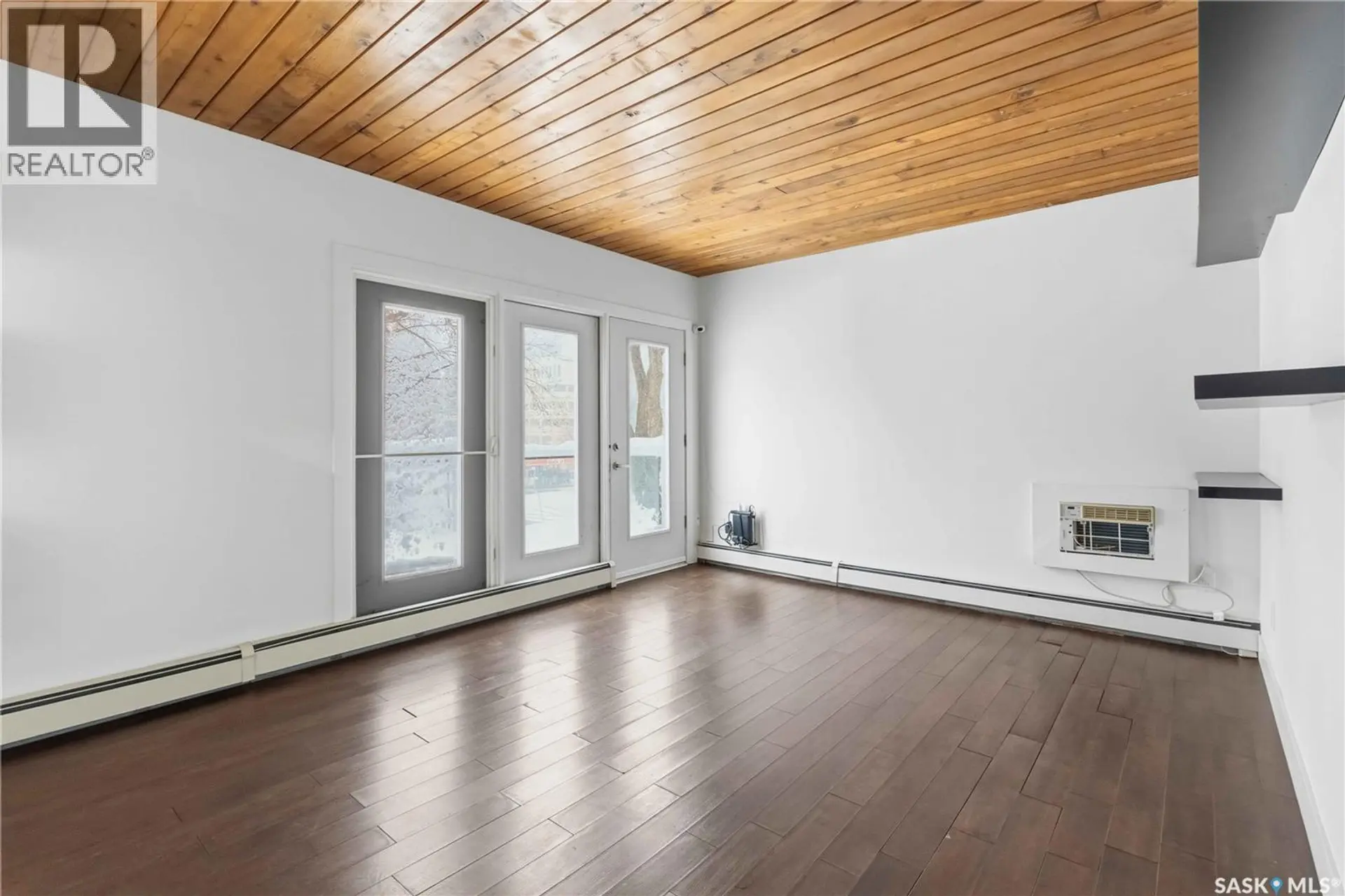 #301 415 3rd AVENUE N - Image 3