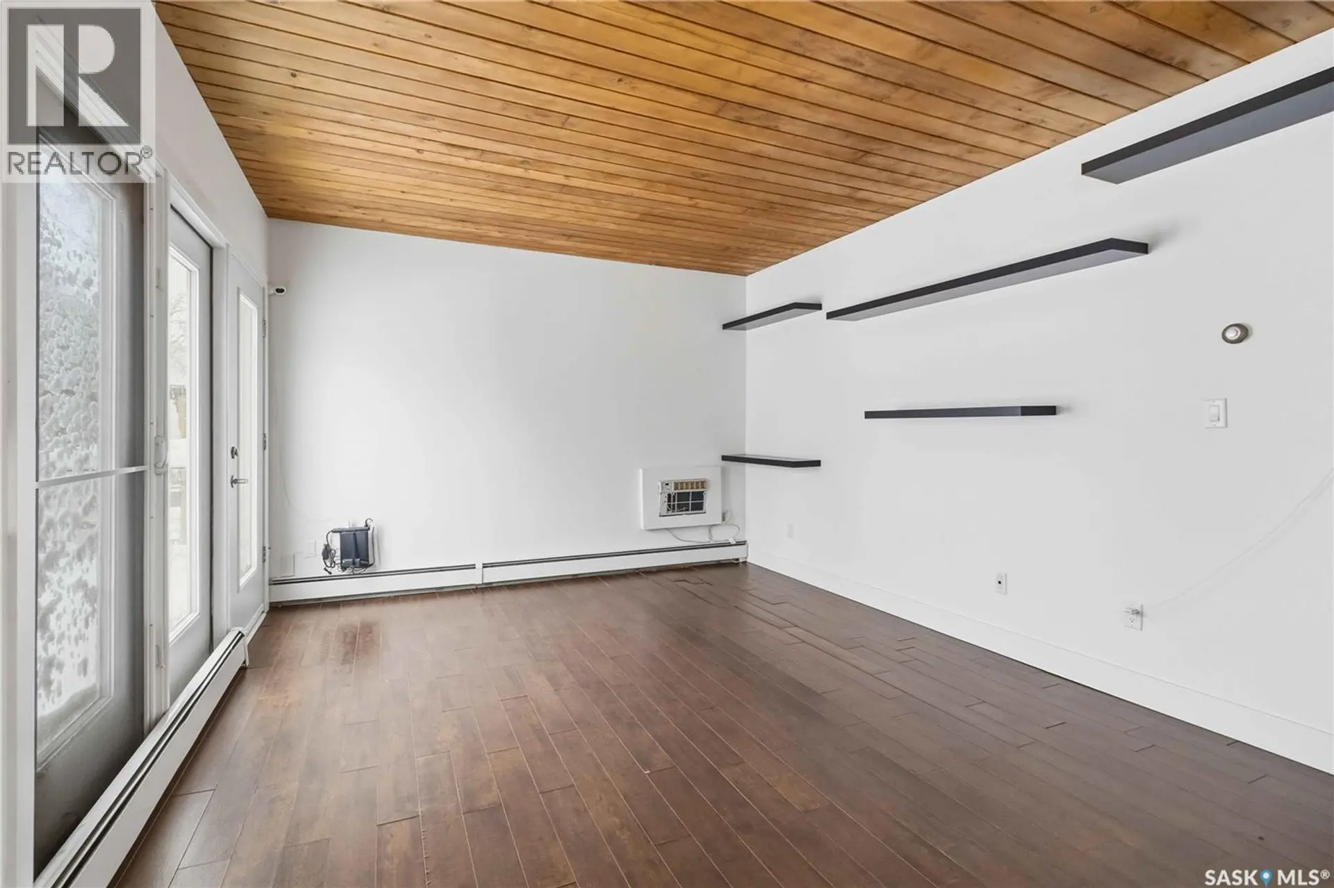 #301 415 3rd AVENUE N - Image 4