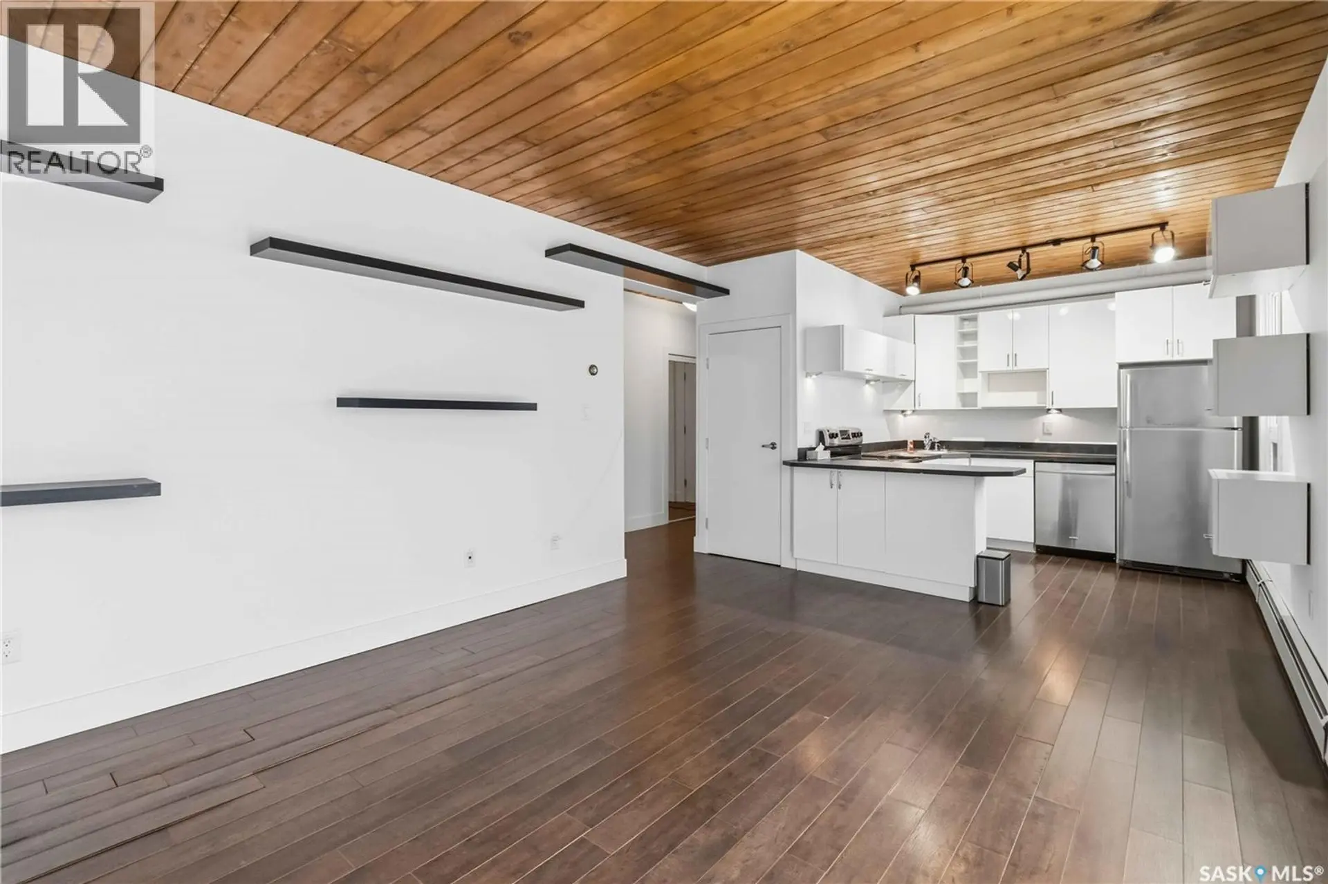 #301 415 3rd AVENUE N - Image 5