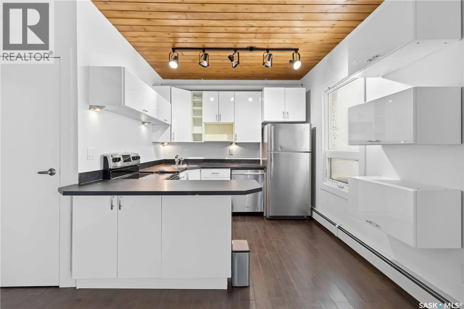 #301 415 3rd AVENUE N - Image 9
