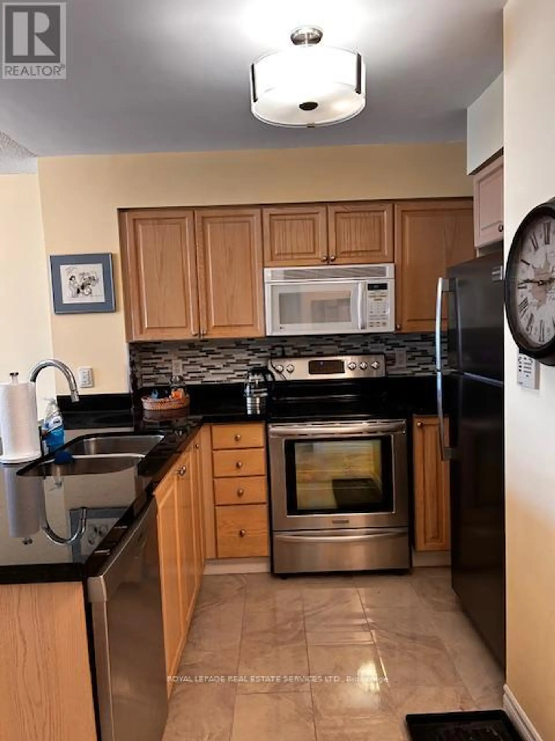 #212 195 MERTON STREET - Image 6