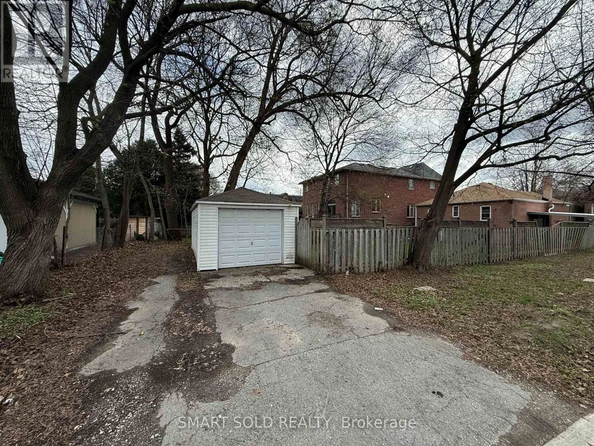 204 CAMERON AVENUE - Image 17
