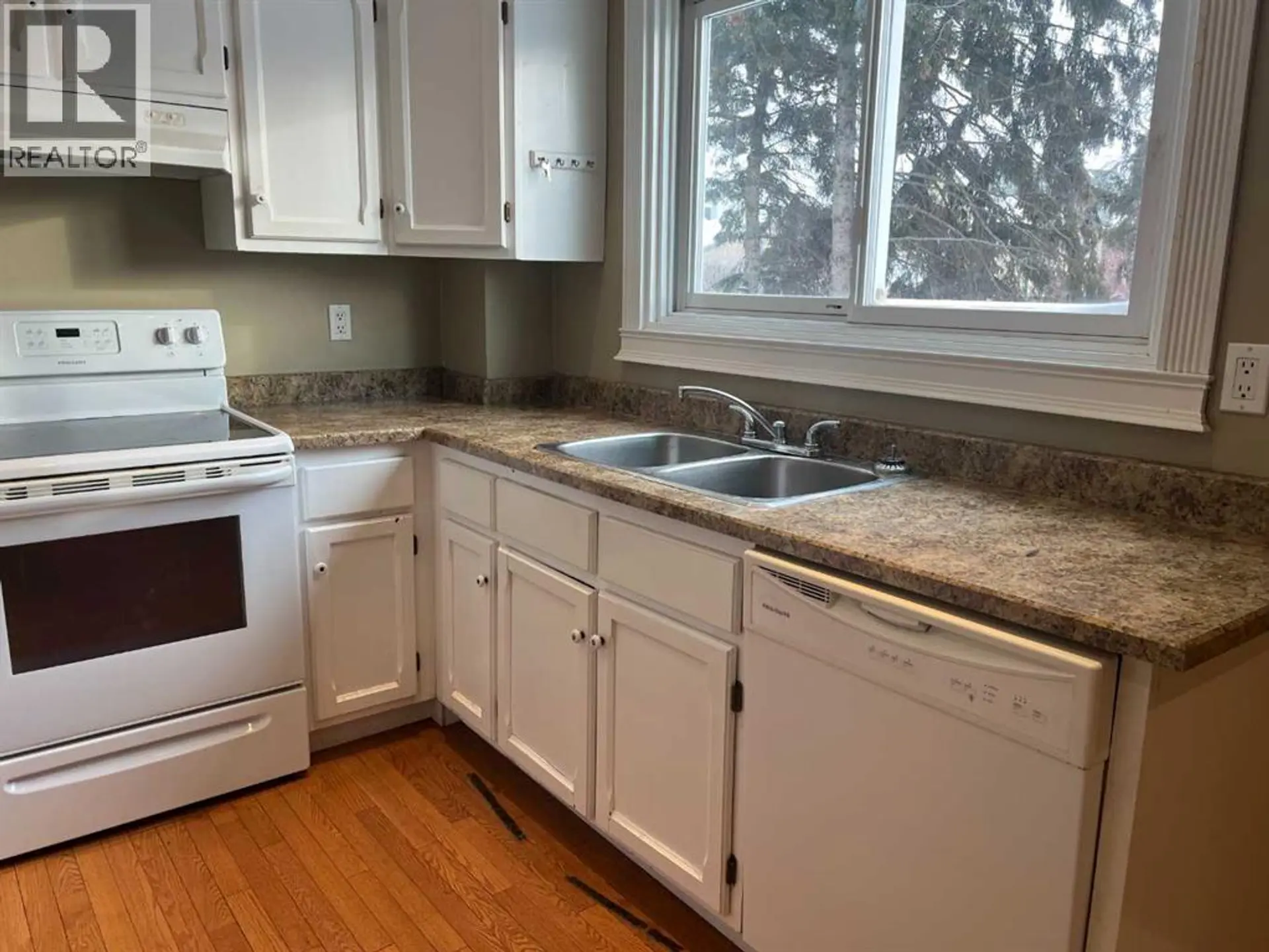 893 Timberline - Image 3