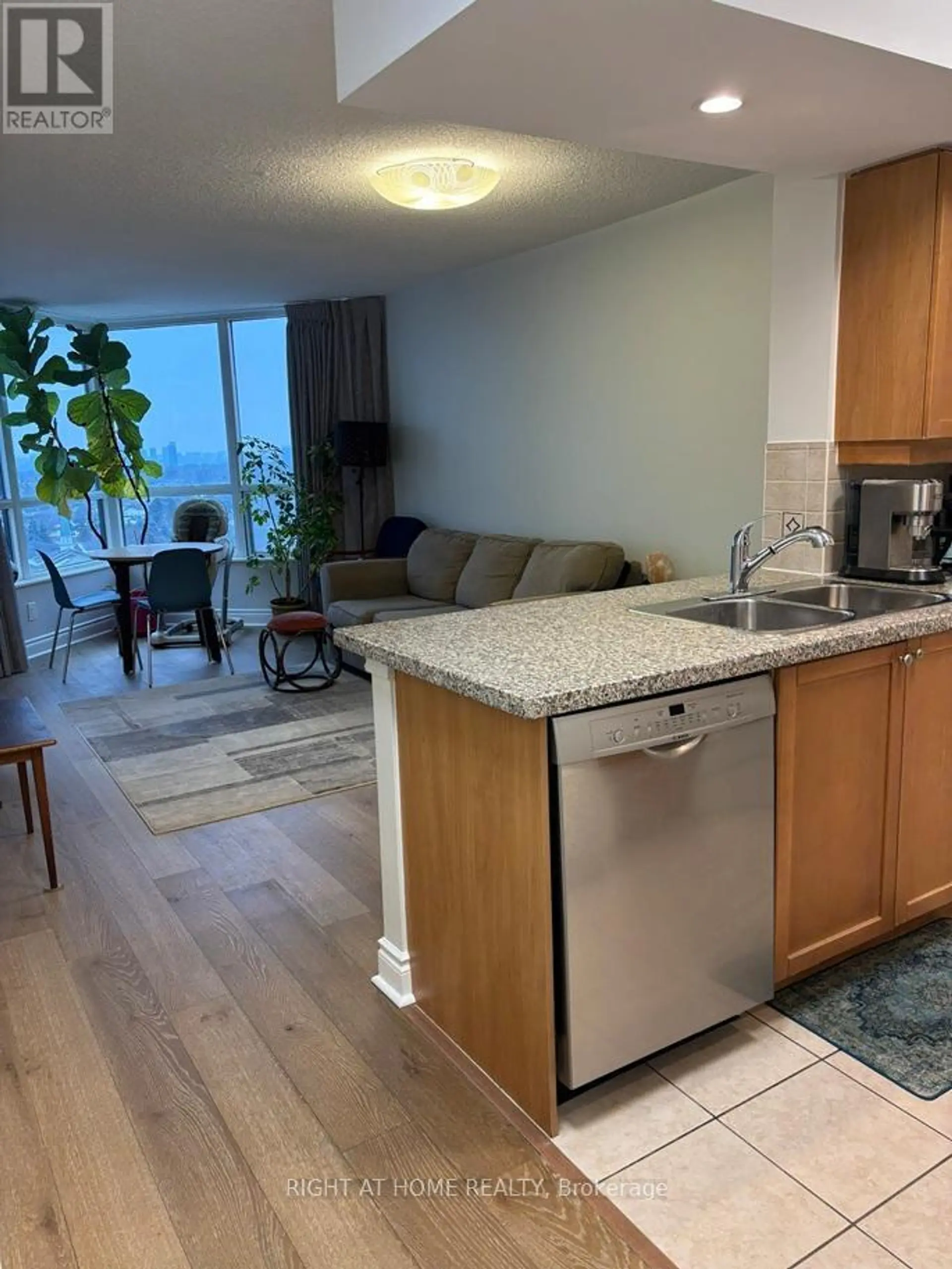 #1103 10 NORTHTOWN WAY - Image 6