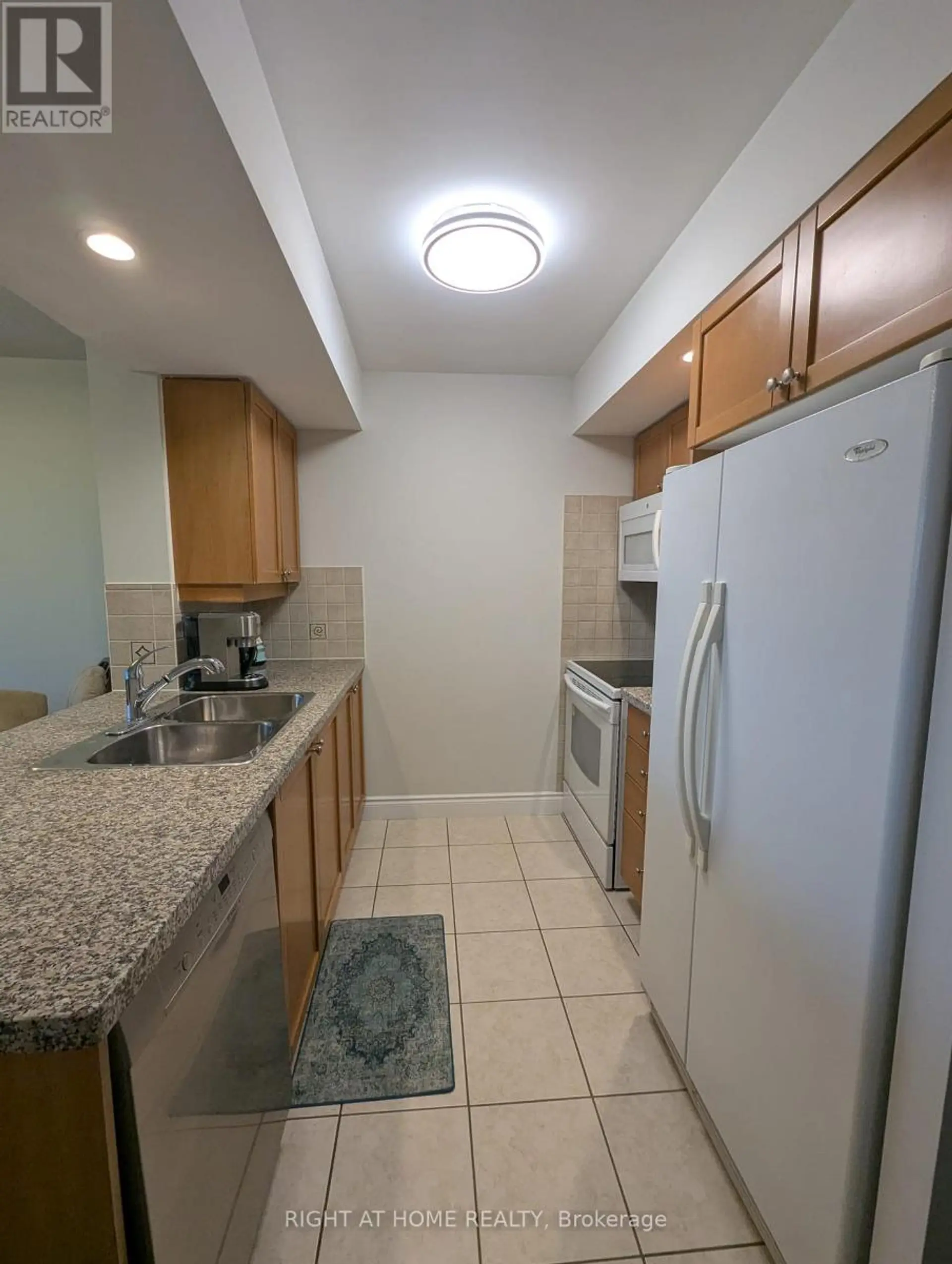 #1103 10 NORTHTOWN WAY - Image 11