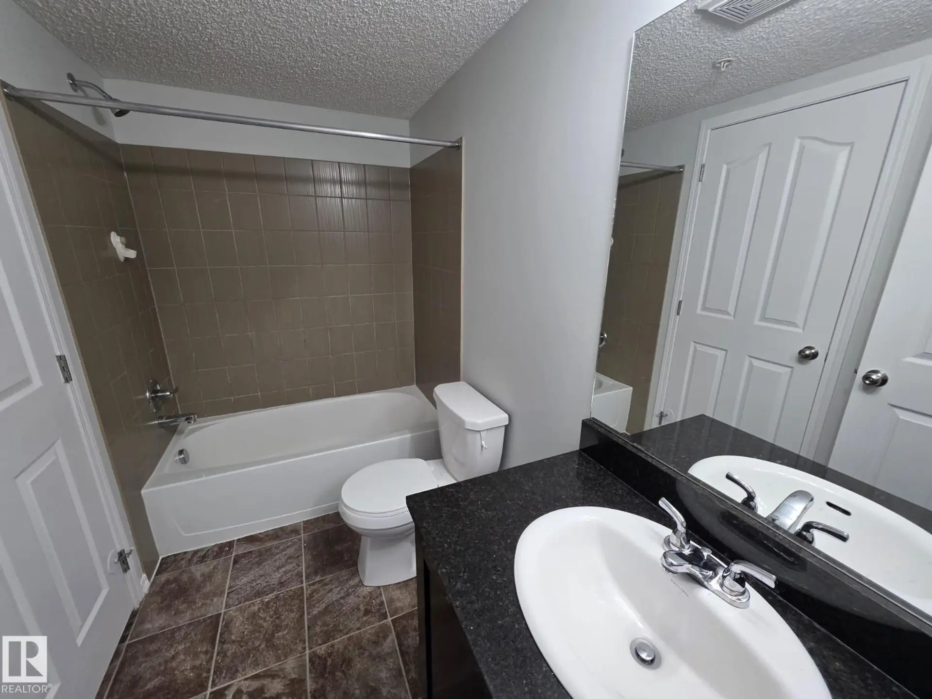#206 12045 22 AV SW - Image 13