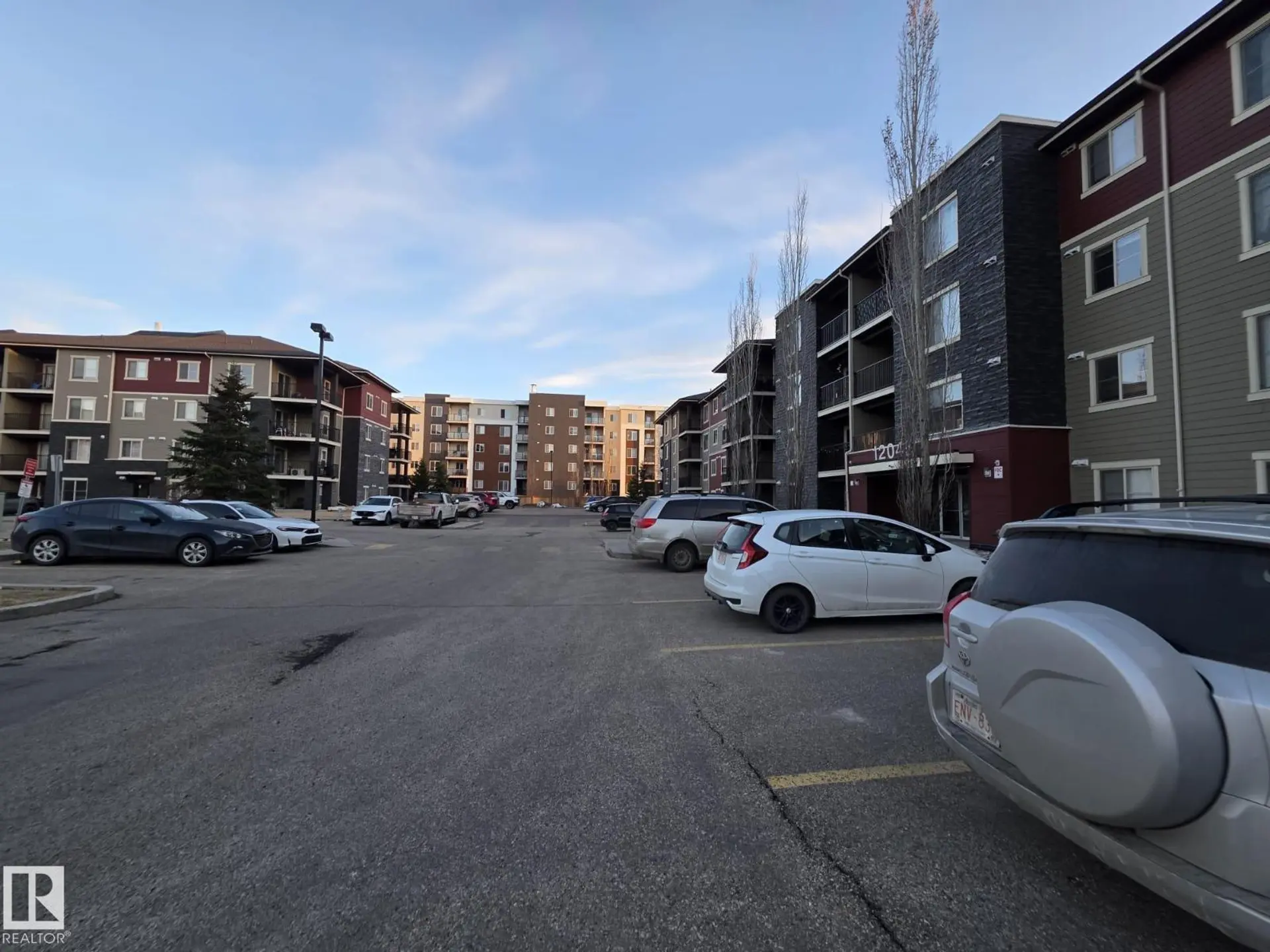 #206 12045 22 AV SW - Image 4