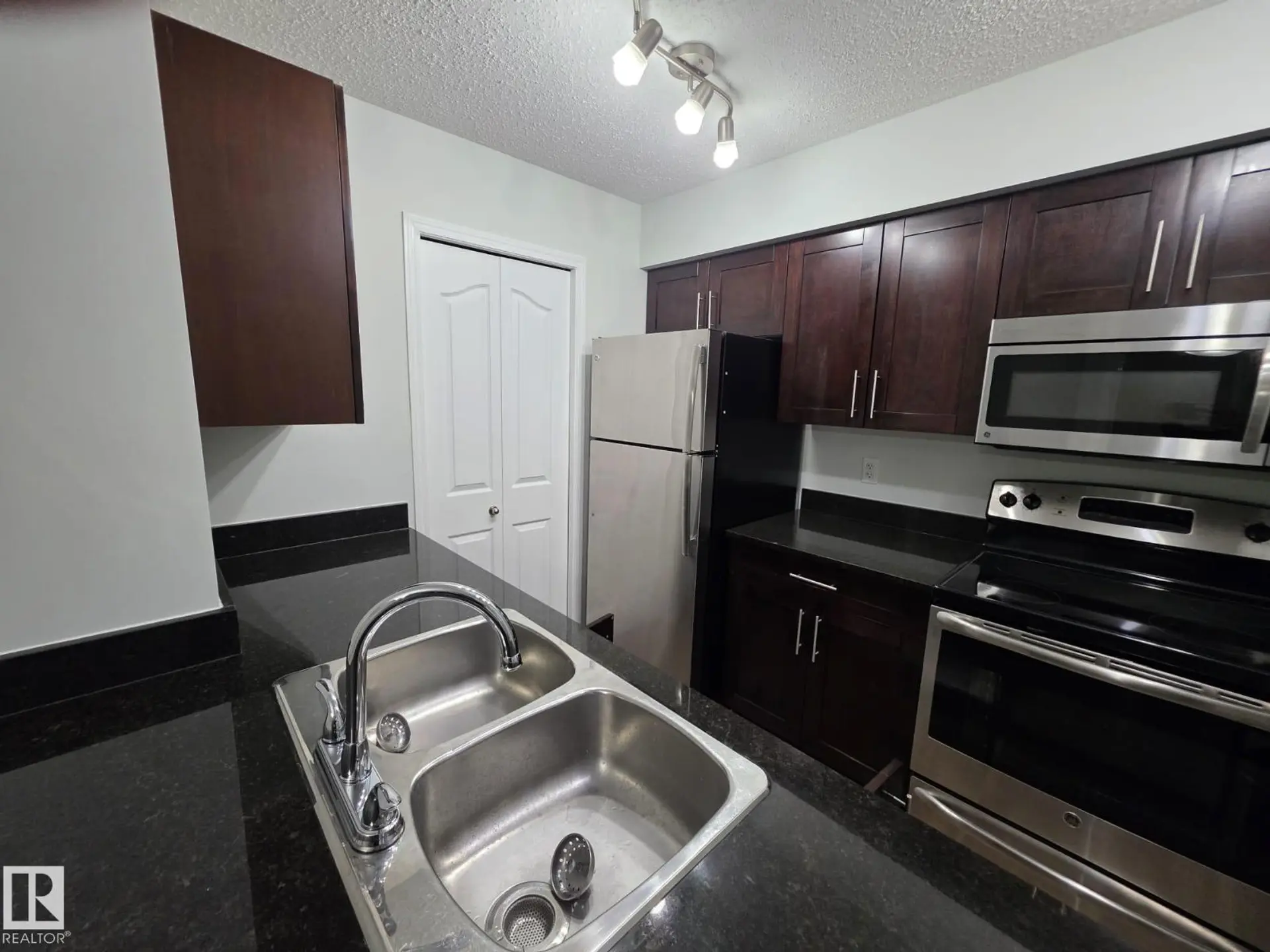 #206 12045 22 AV SW - Image 9
