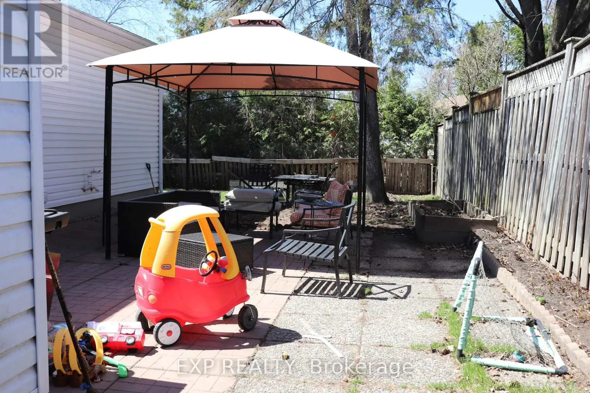 15 WEDGEWOOD CRESCENT - Image 18