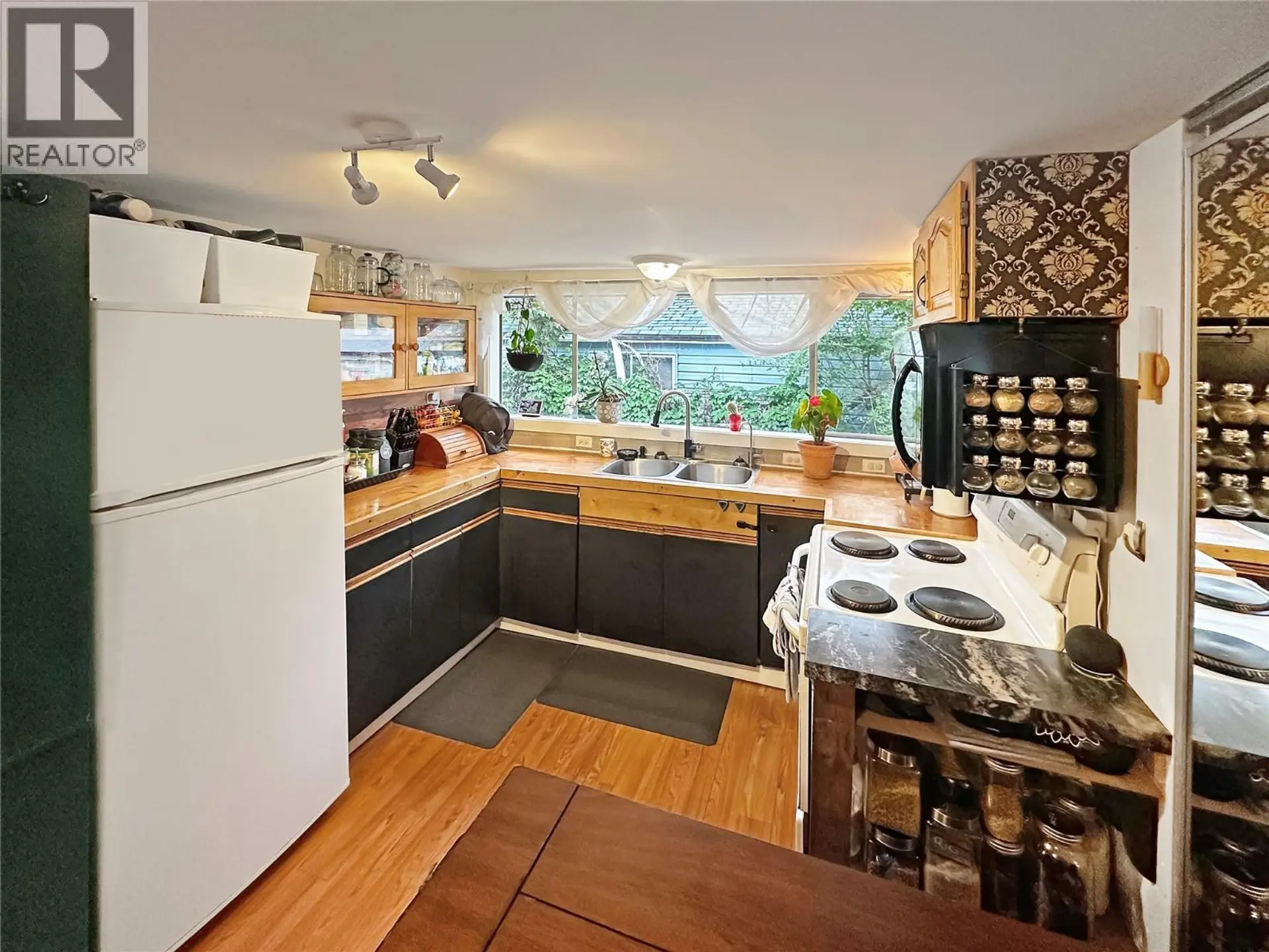 Property at 956 Richter Avenue, Hedley, BC