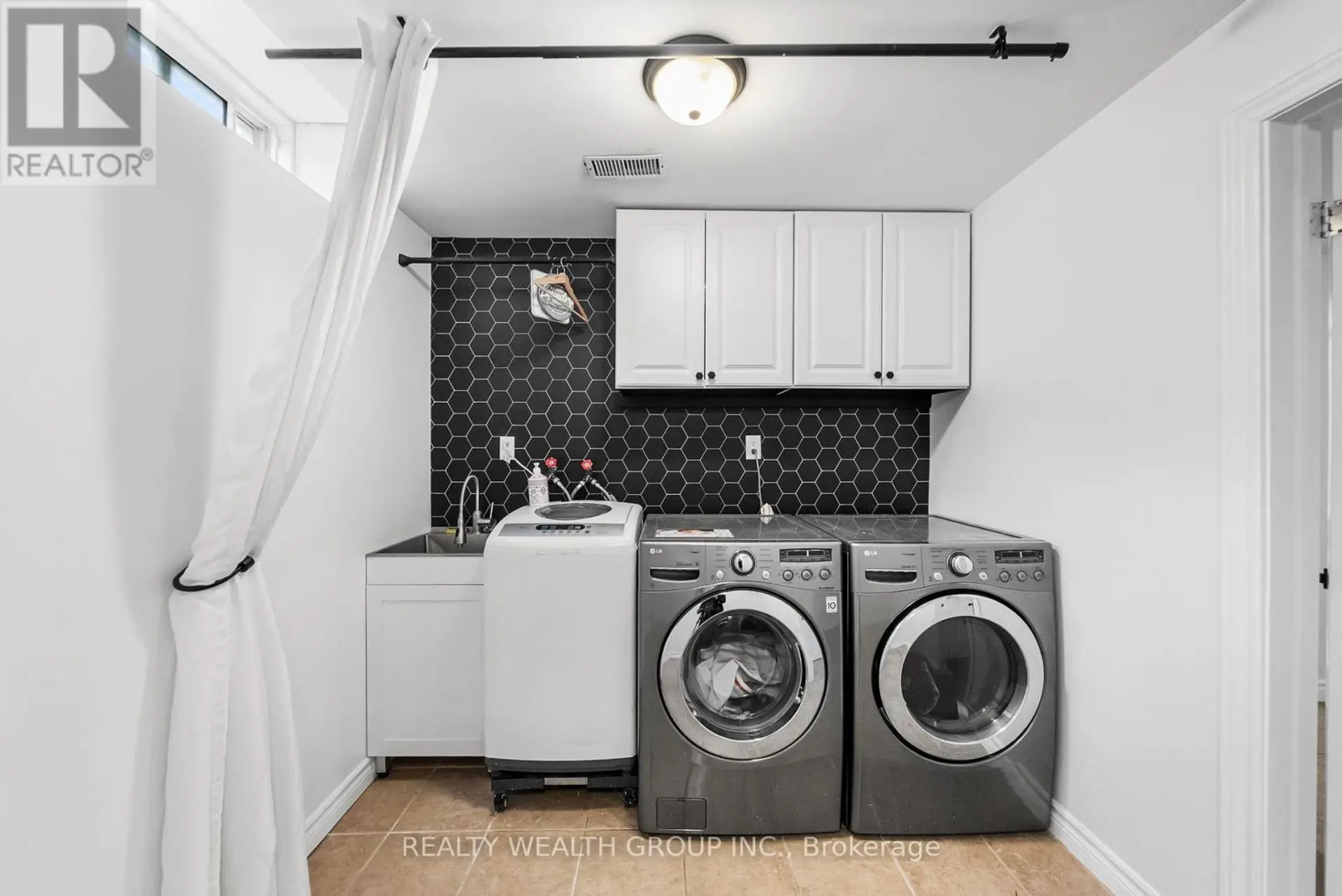 34 CASTLE PARK BOULEVARD - Image 18