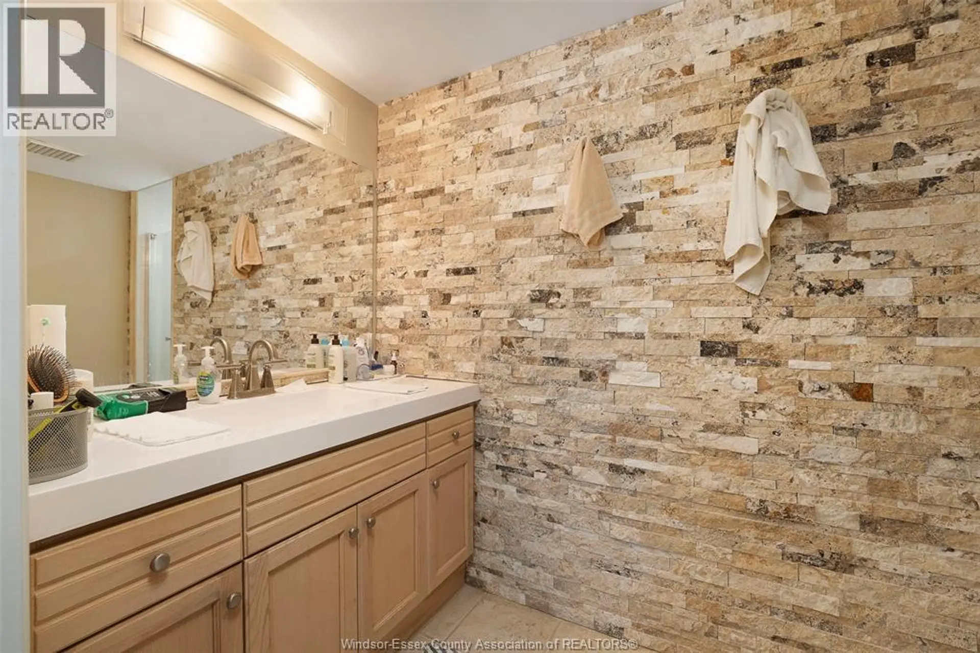 #205 401 GRAND MARAIS ROAD West - Image 16
