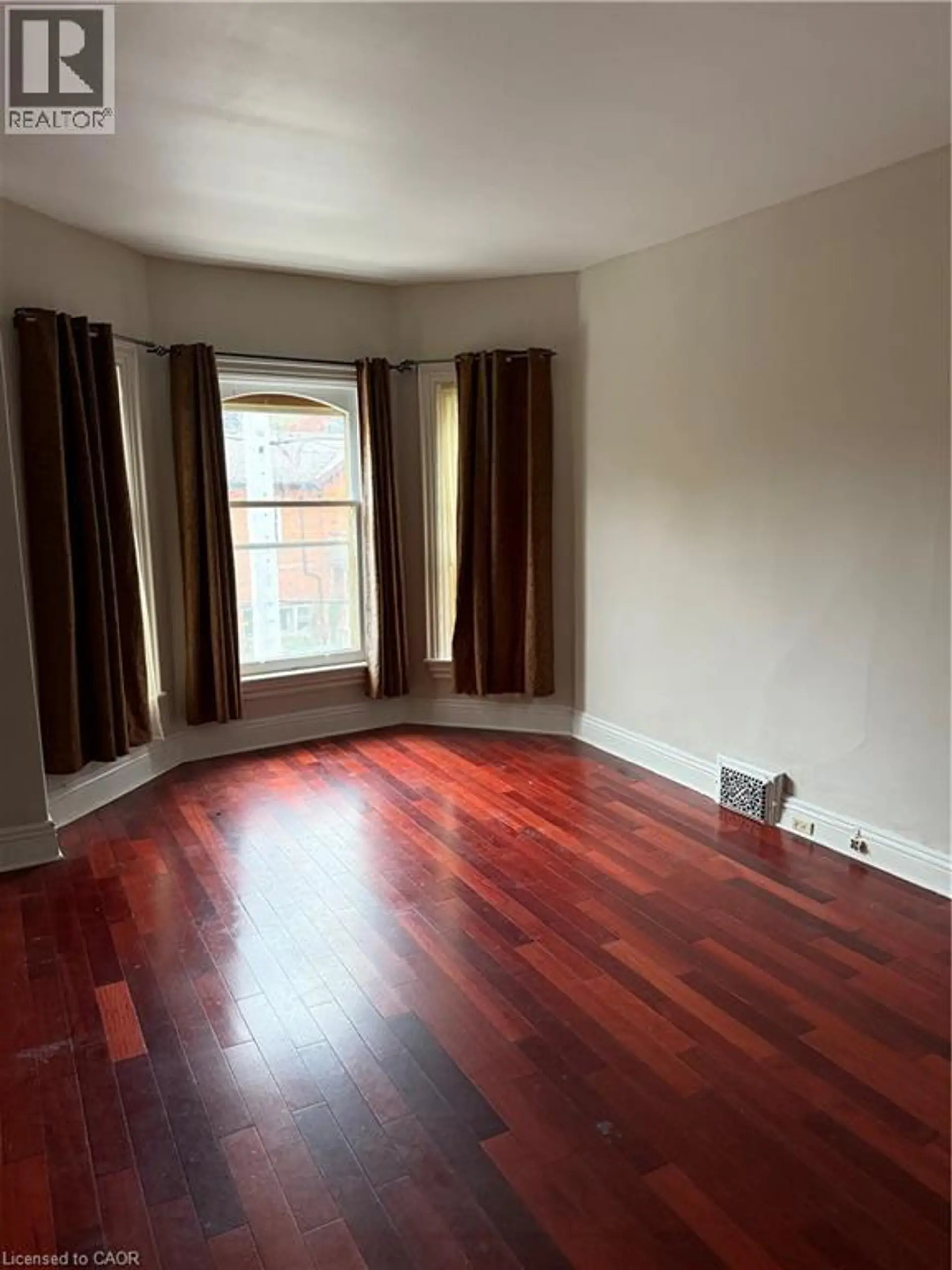 105 WELLINGTON Street S - Image 6