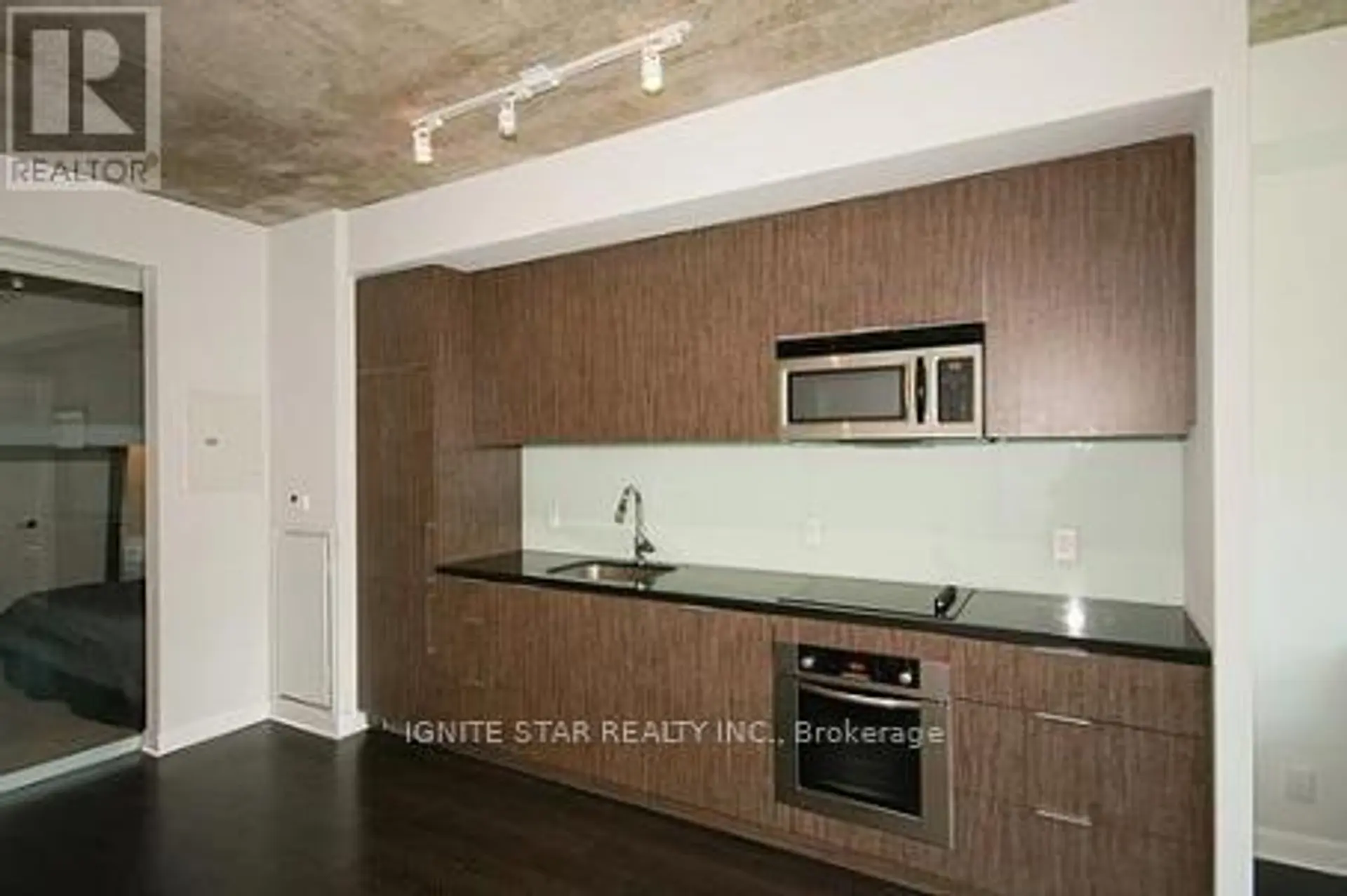 #209 478 KING STREET W - Image 6