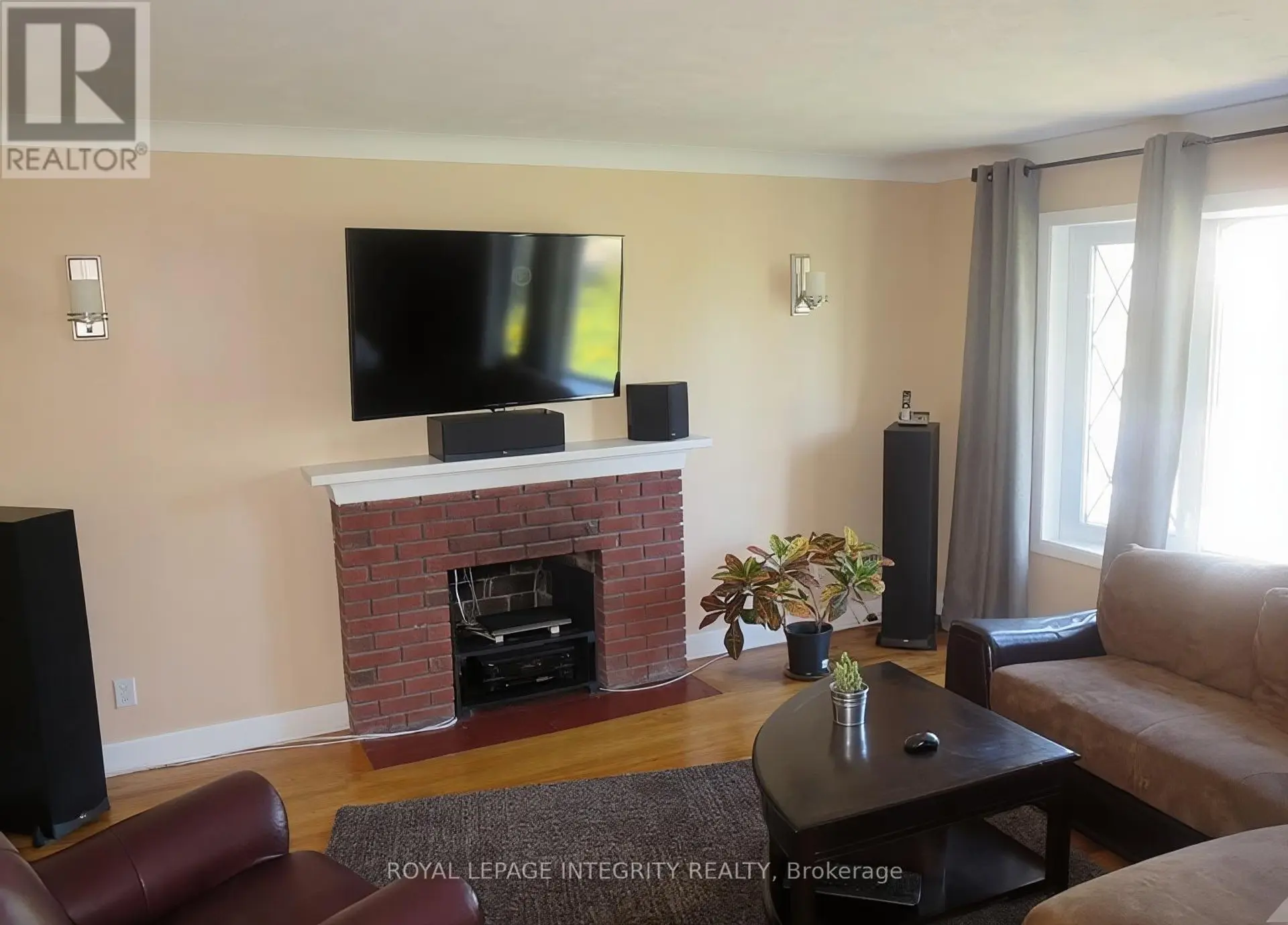 176 OAKRIDGE BOULEVARD - Image 4