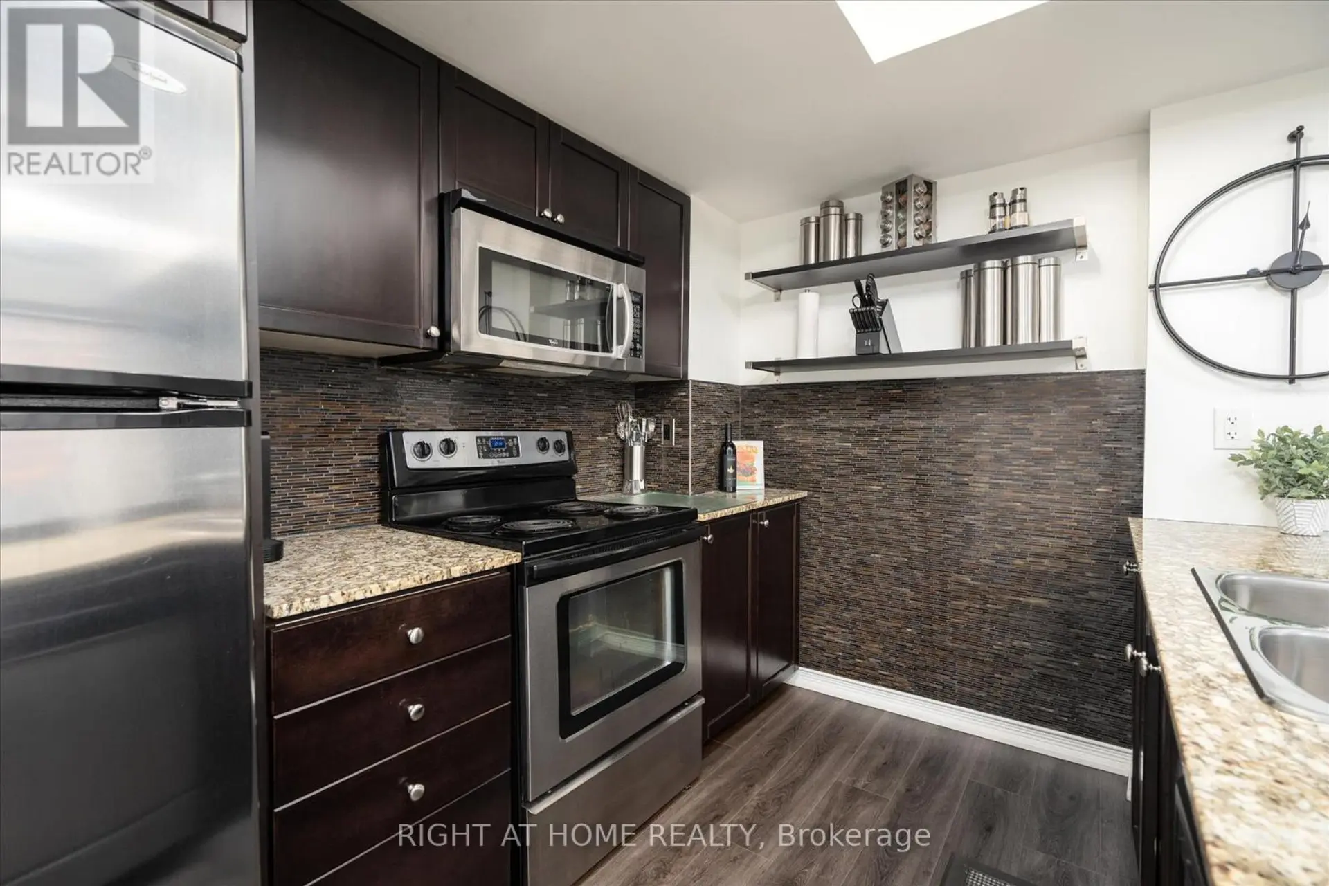 #112 1 RUTTAN STREET - Image 12