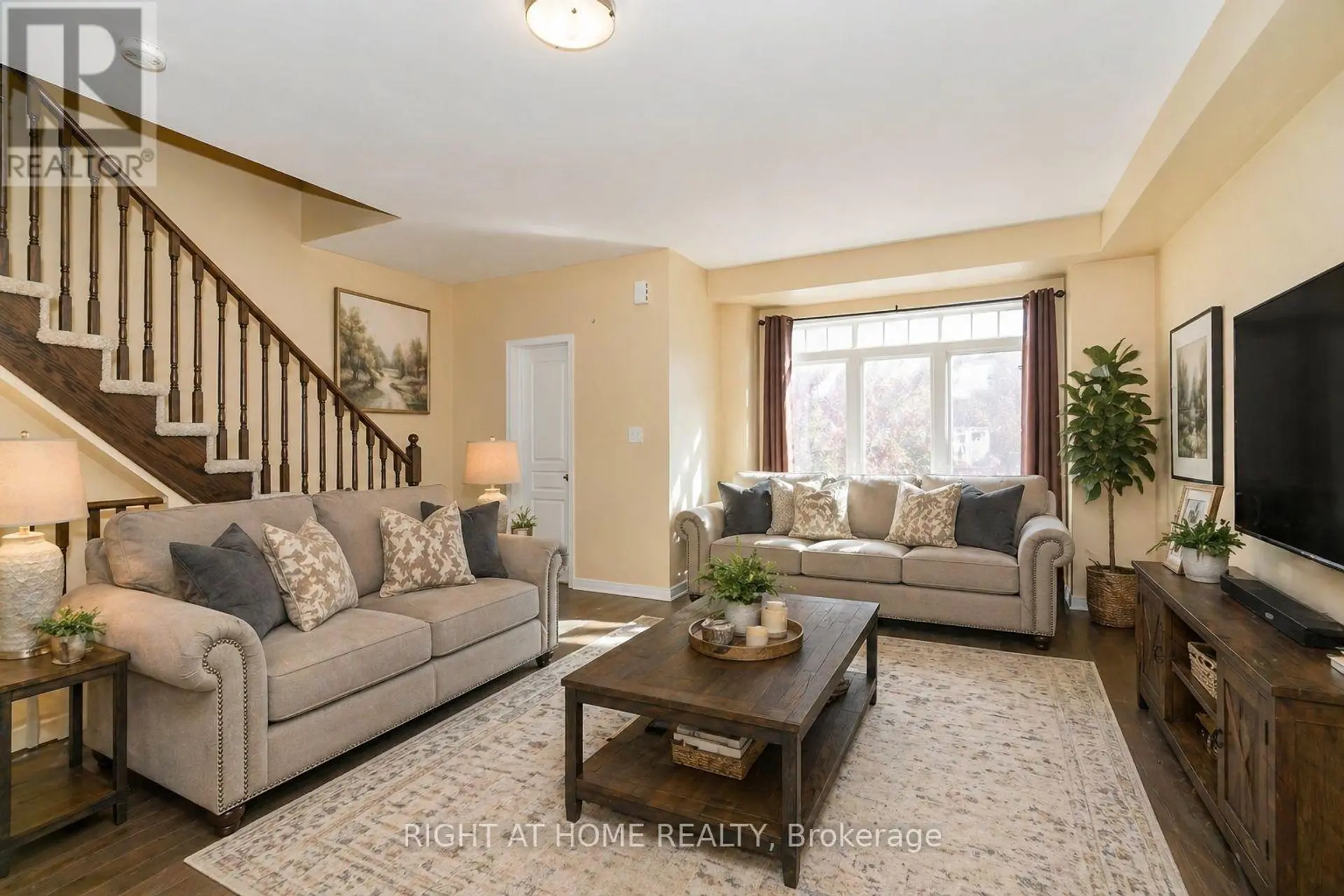 48 CURRAN HALL CRESCENT - Image 2