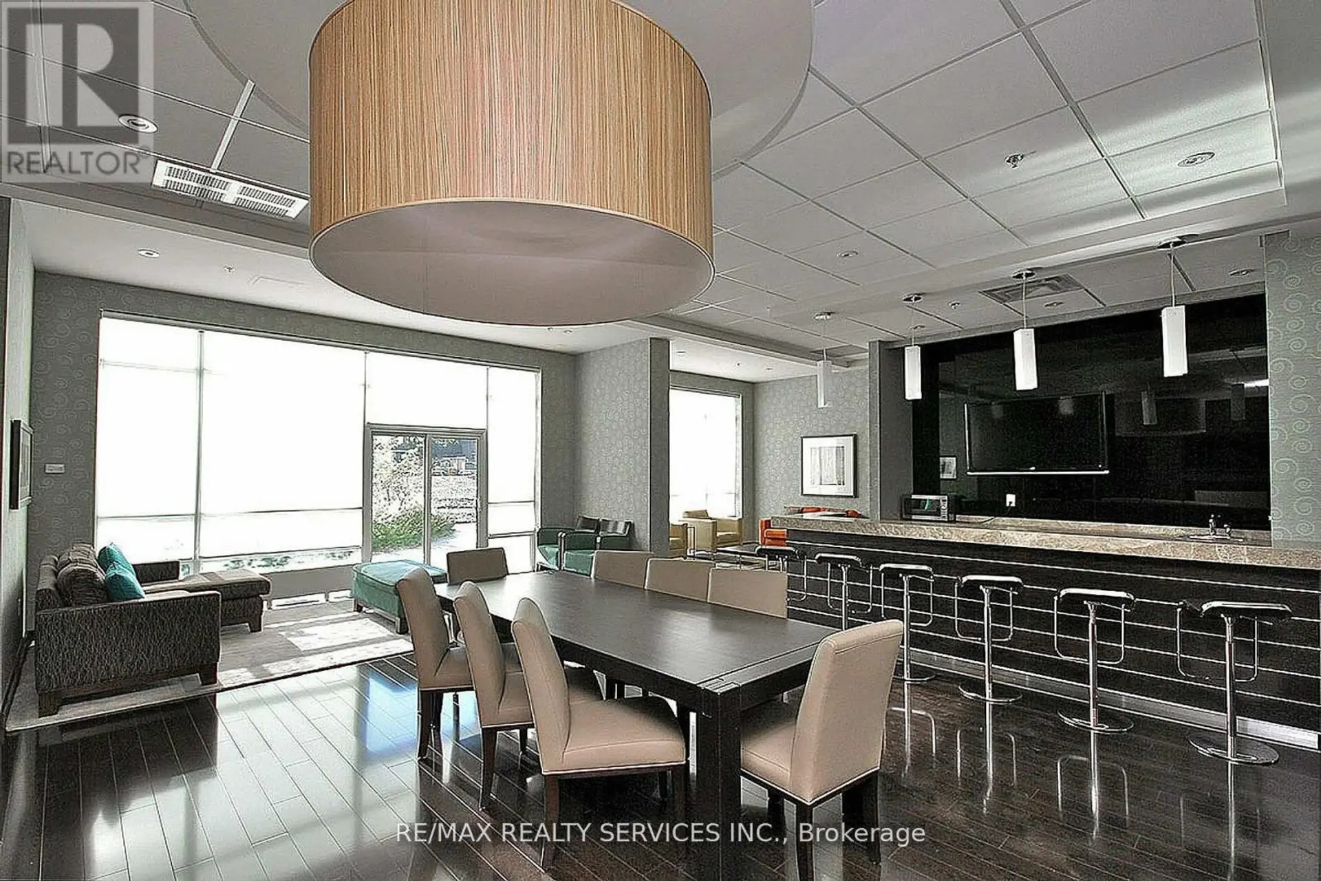 #2009 215 QUEEN STREET E - Image 6