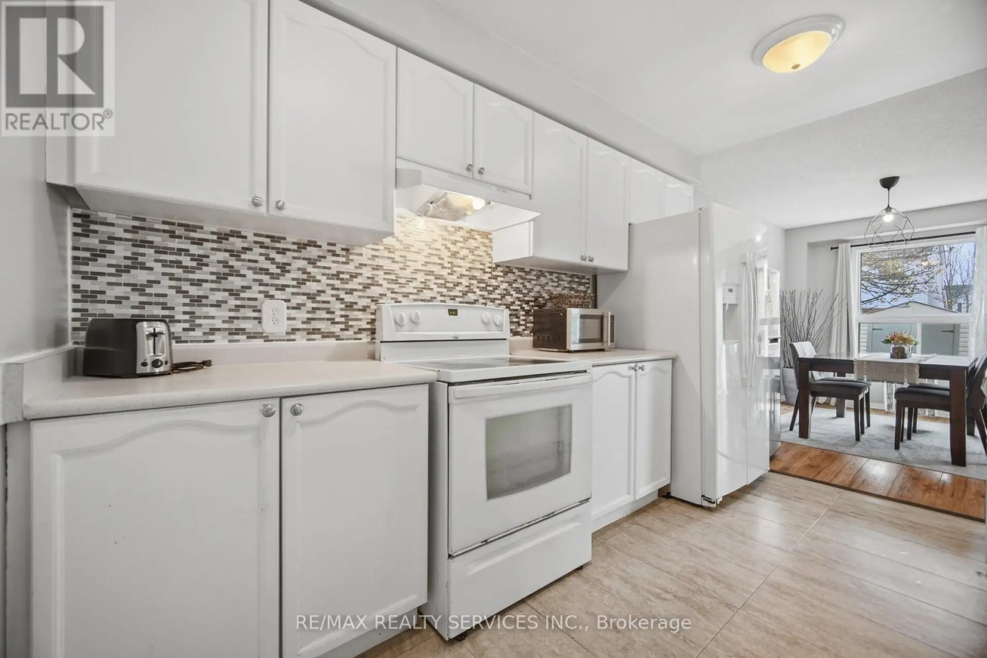 59 FRY CRESCENT - Image 5