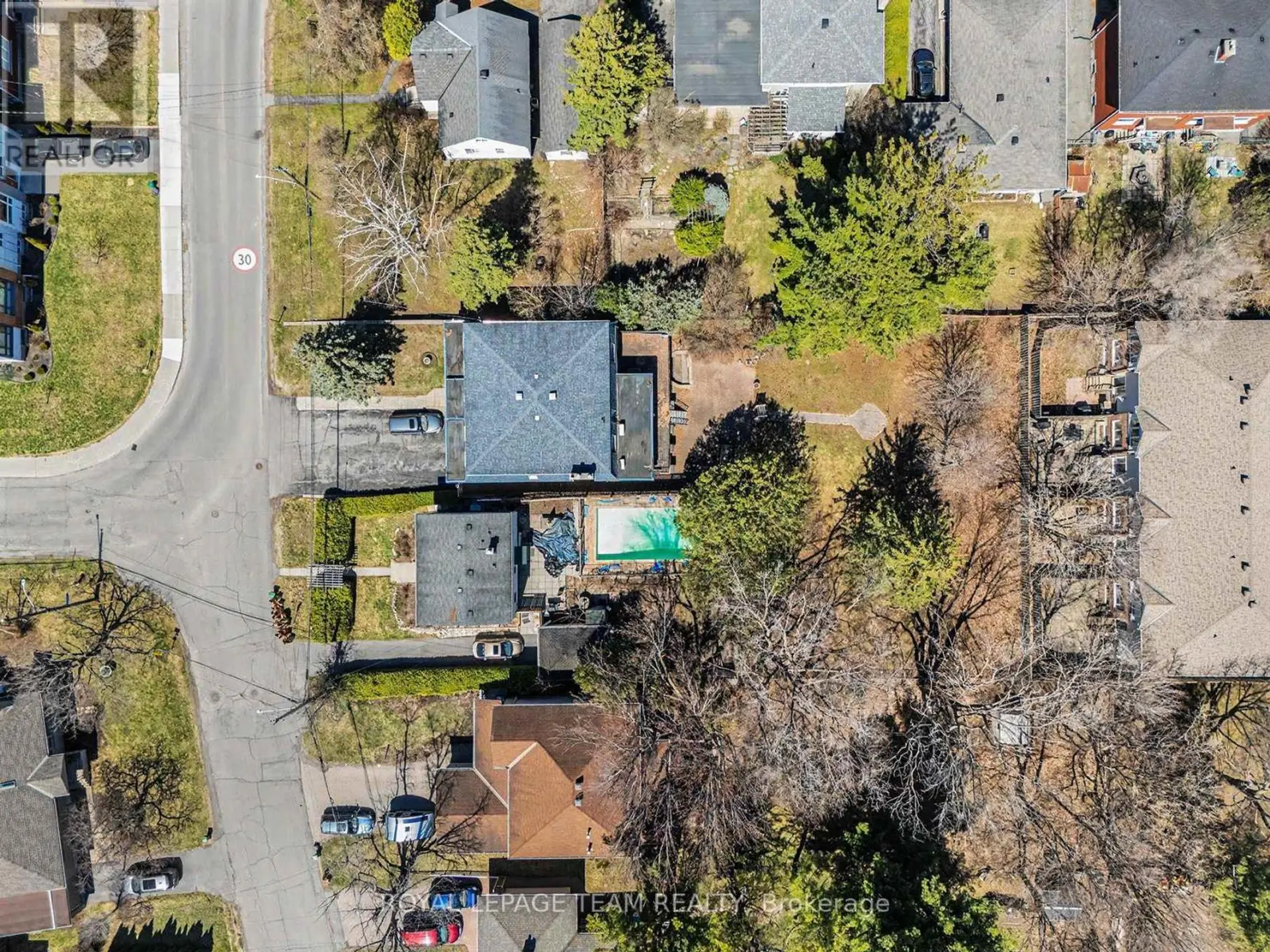 429 ANCASTER AVENUE E - Image 12