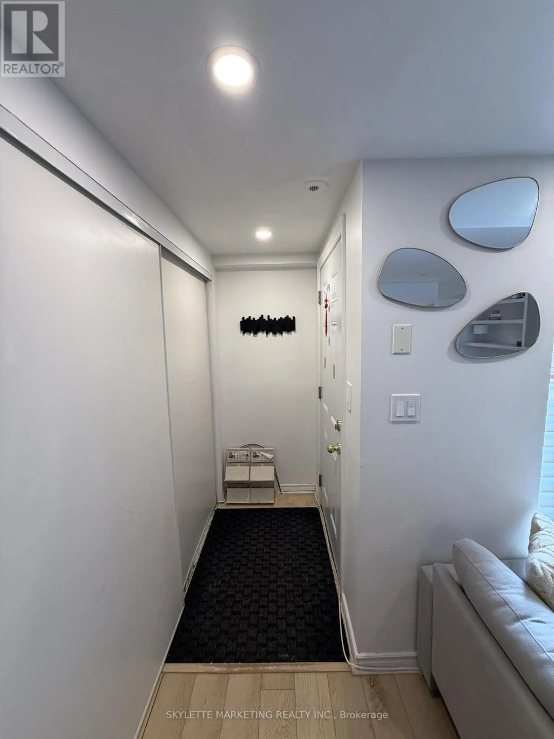 #123 3 EVERSON DRIVE - Image 1