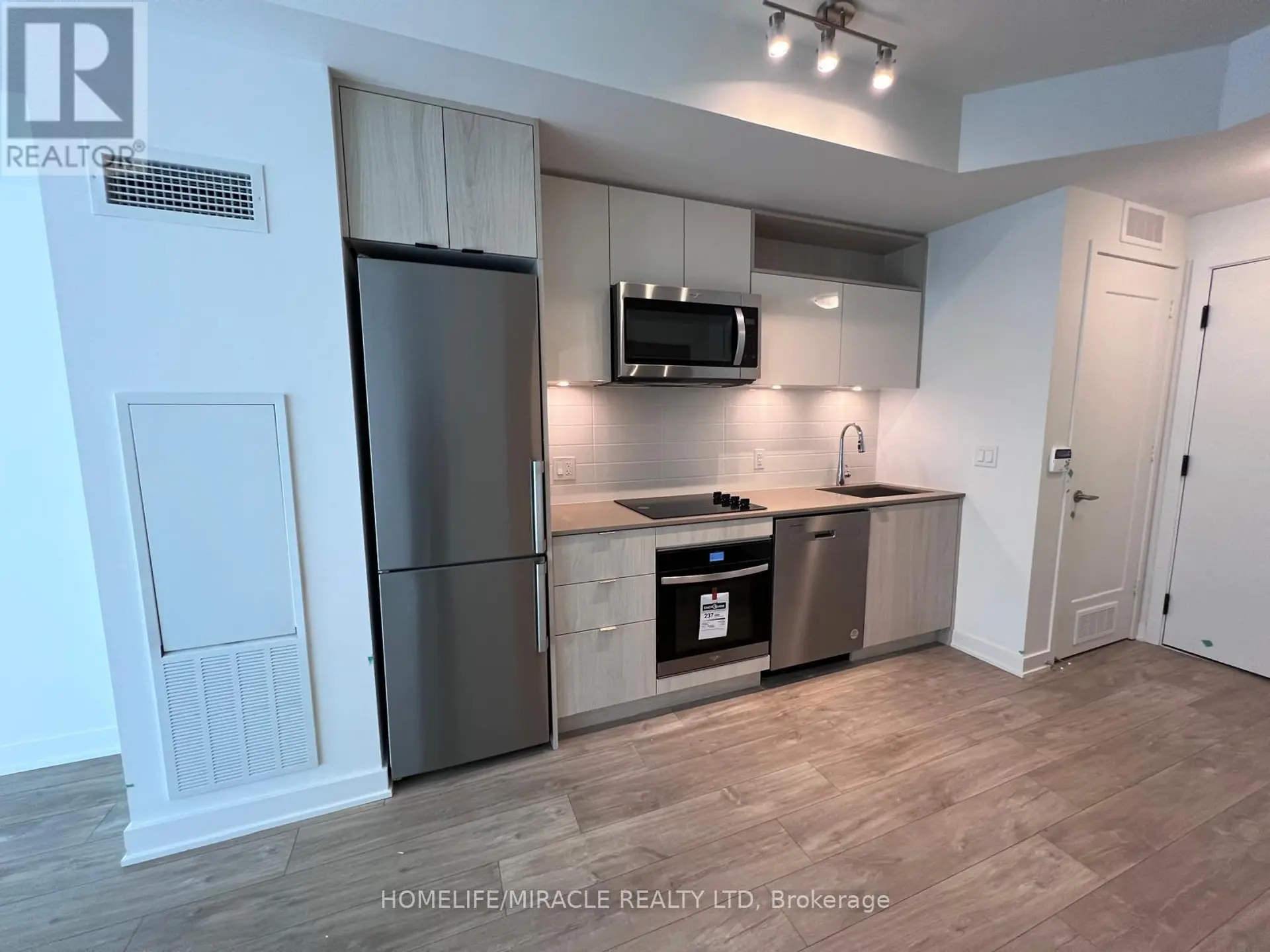 #2423 135 LOWER SHERBOURNE STREET - Image 2