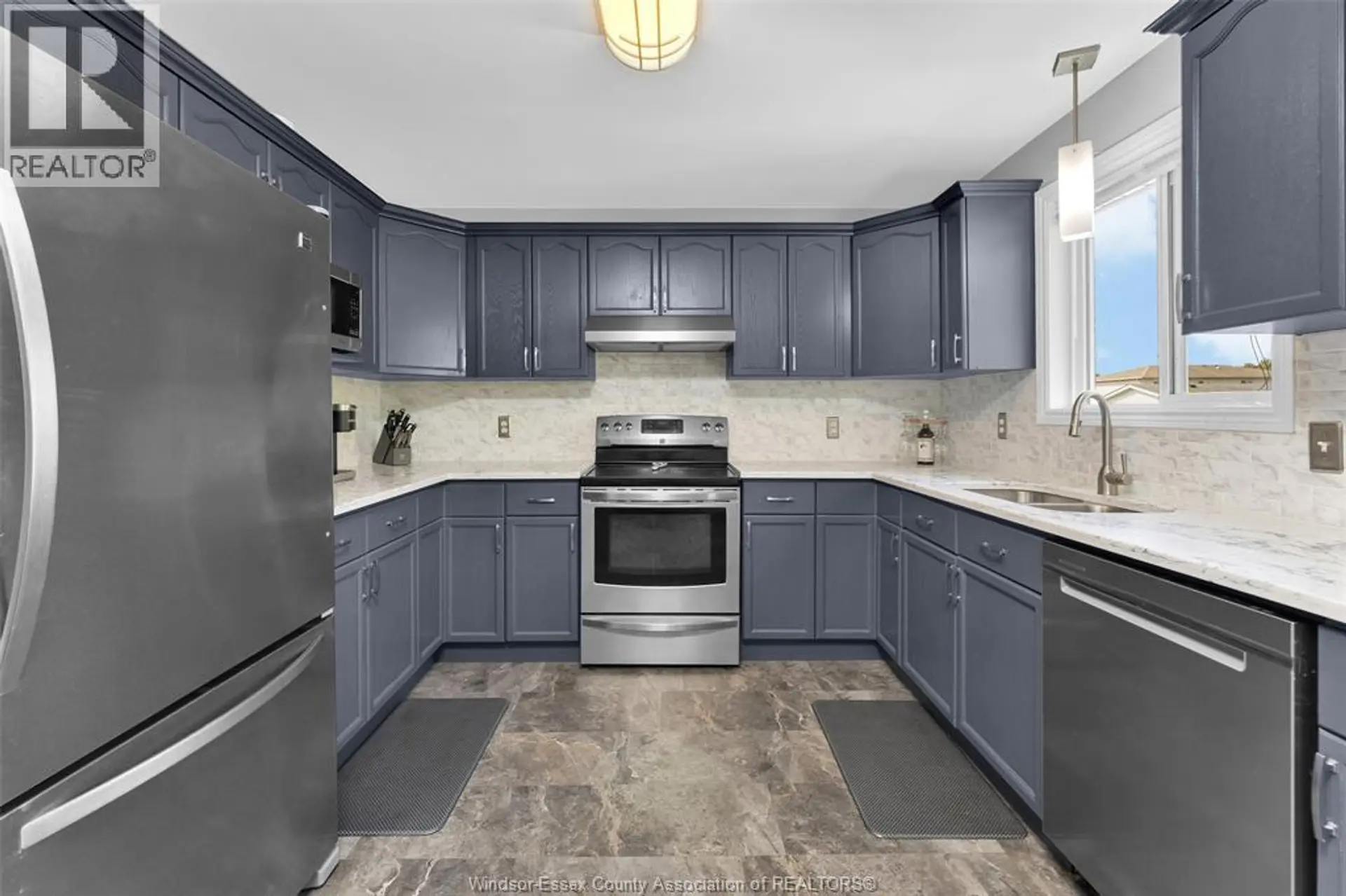 482 THORN RIDGE - Image 6