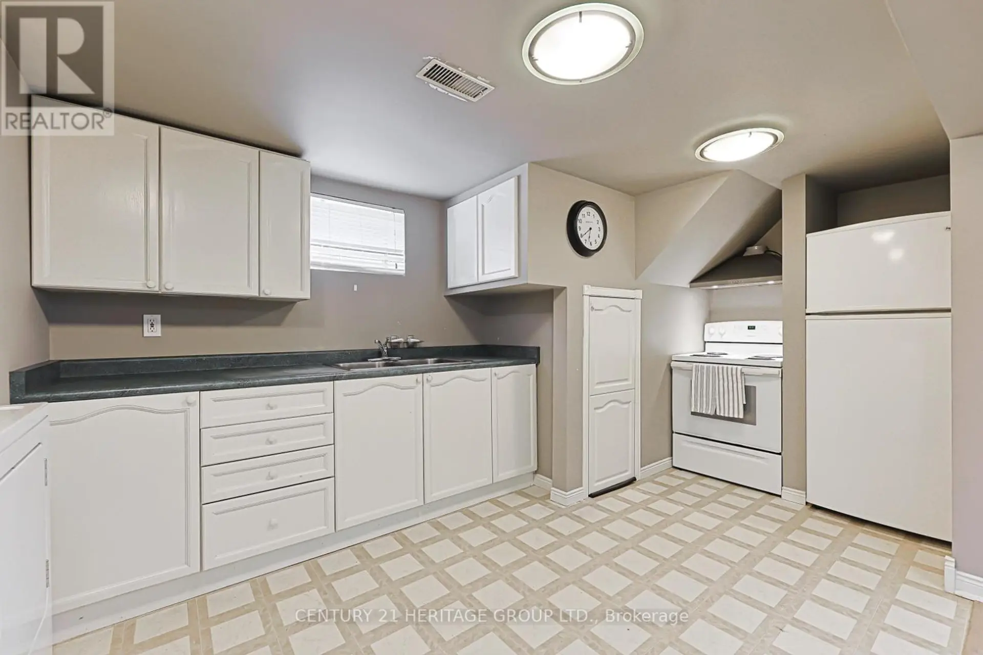 42 LINDSAY AVENUE - Image 14