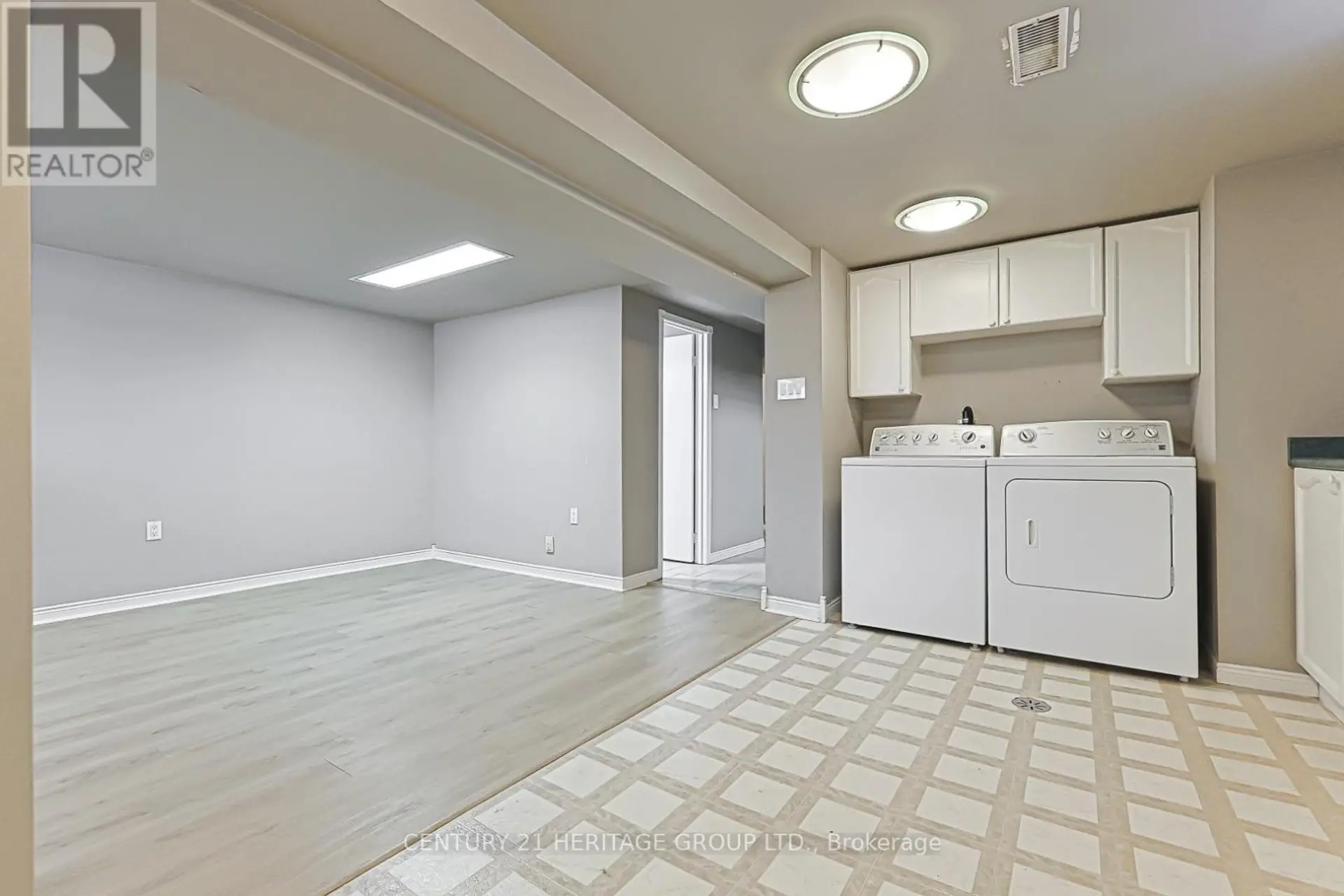 42 LINDSAY AVENUE - Image 15