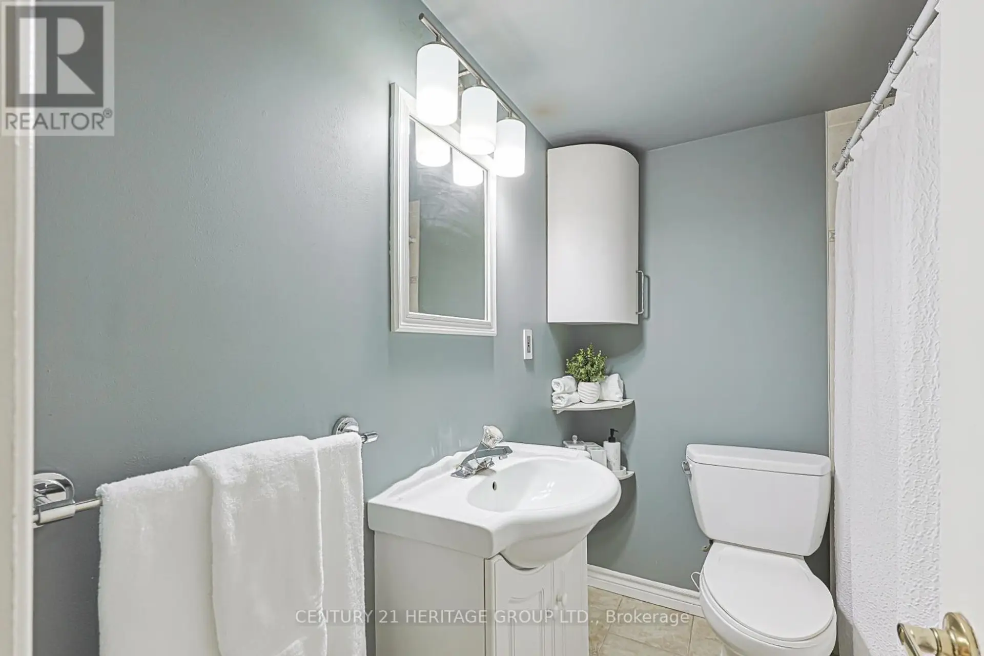 42 LINDSAY AVENUE - Image 17