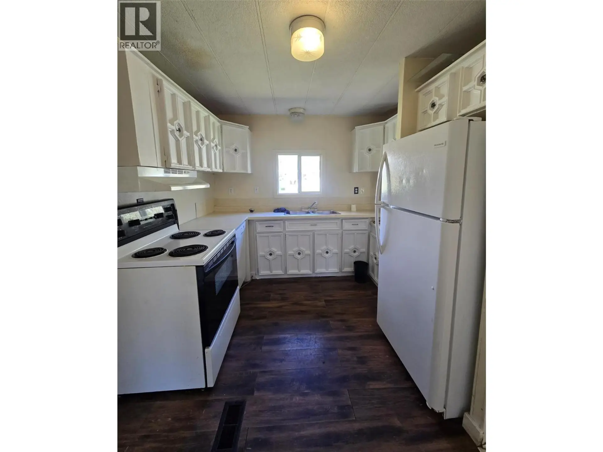 Property at 300 3rd Avenue, Castlegar, BC