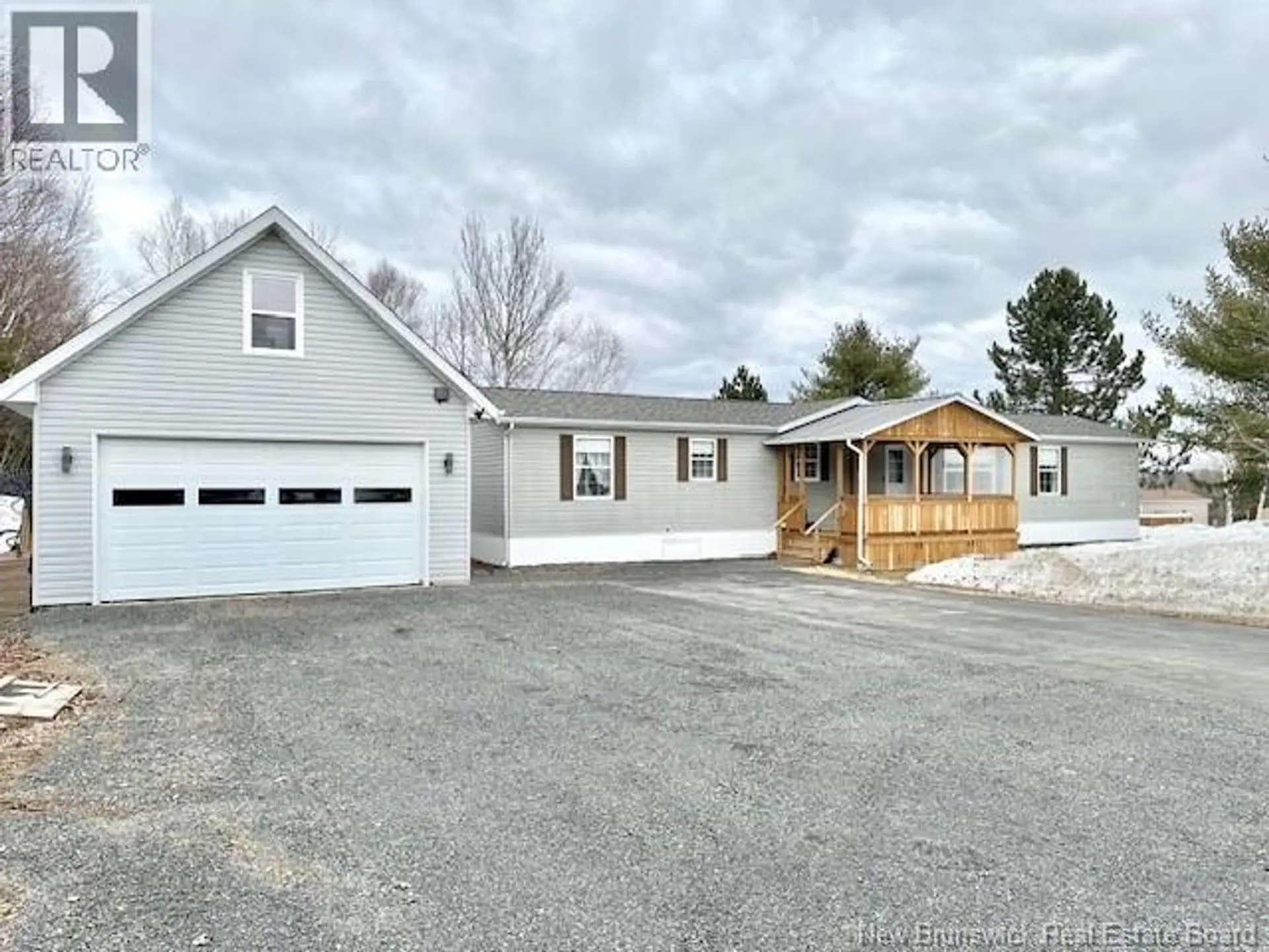 61 Maple Green Crescent - Image 1