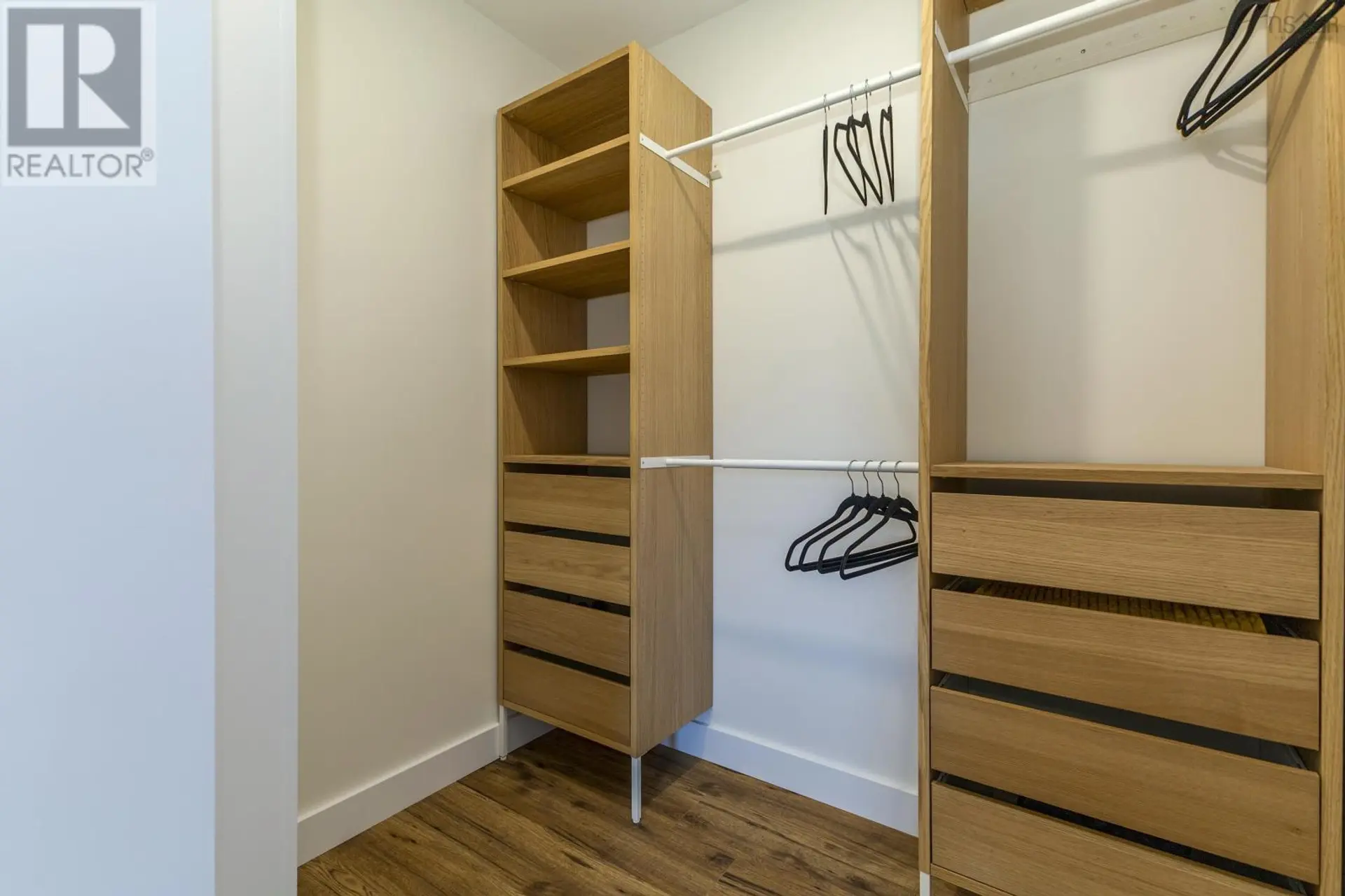54 Oak Street - Image 12
