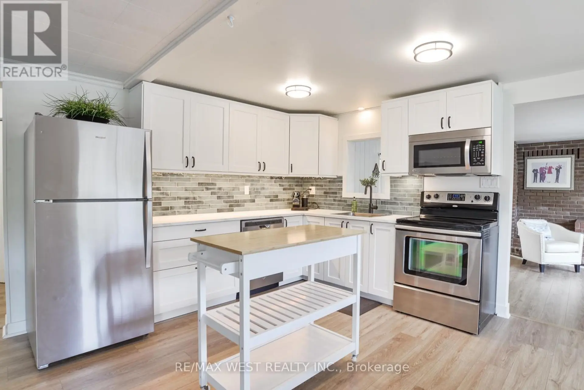8060 OAKRIDGE DRIVE - Image 6